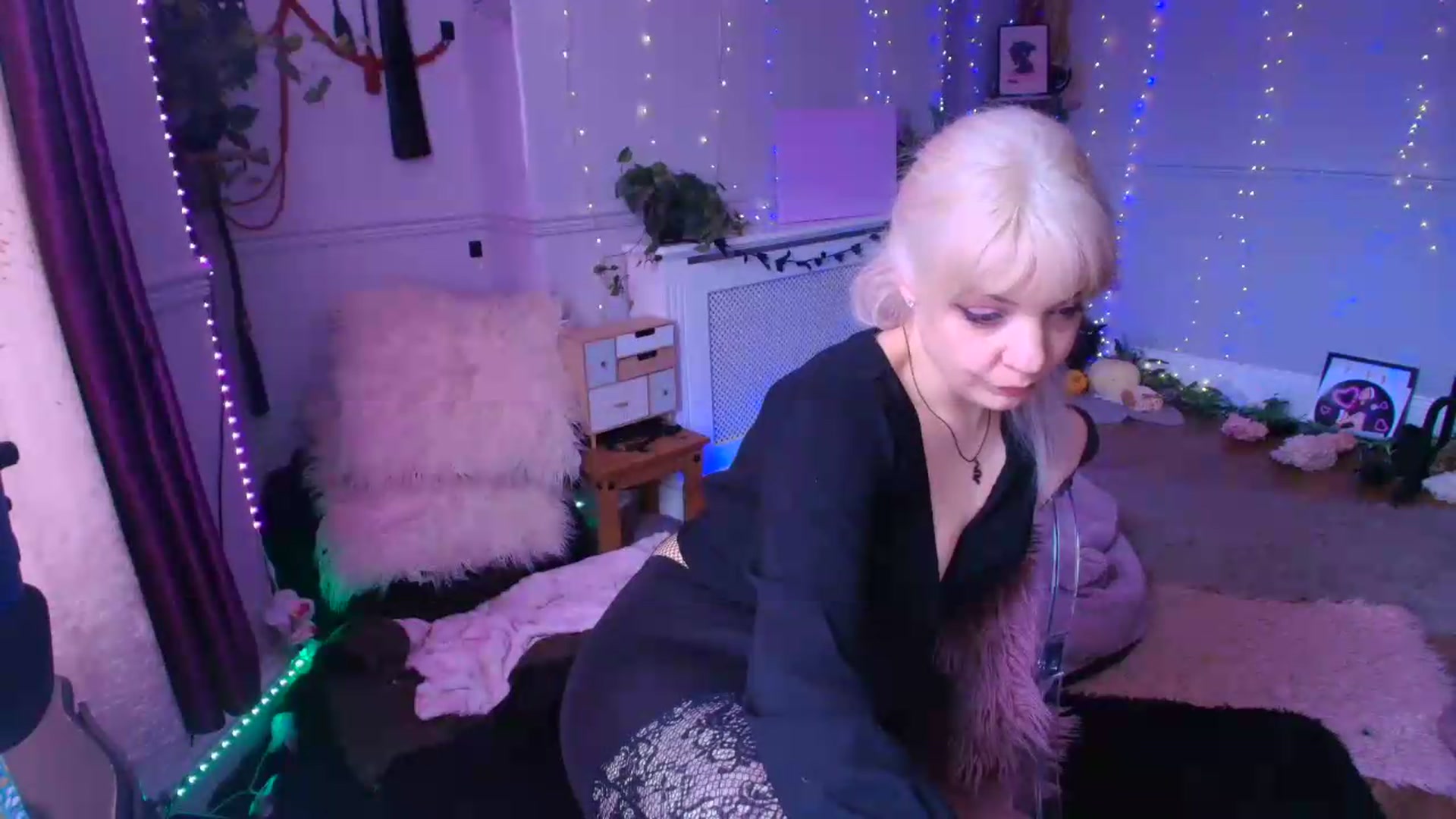 Gallery image thumbnail from LunaWolfie's myfreecams stream on, 06/11/2026, 13:07 image 16 of 20