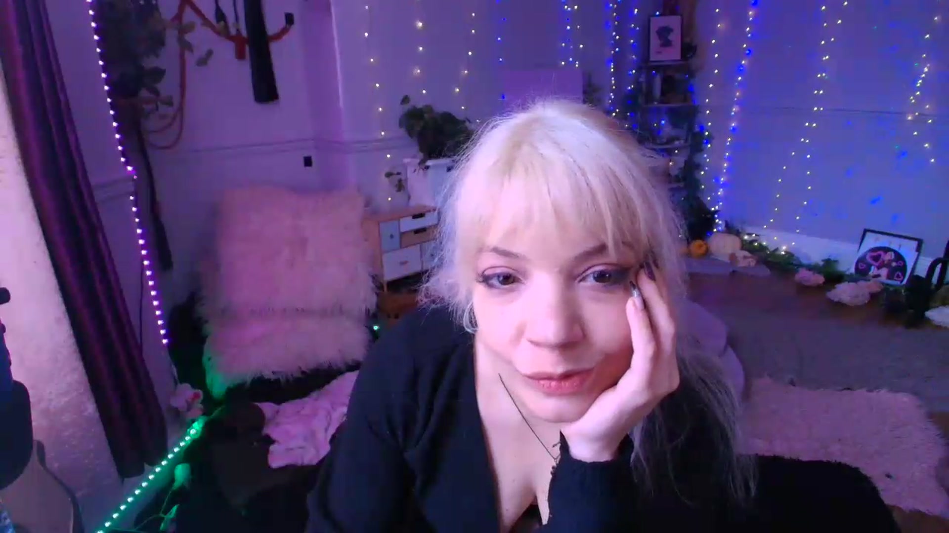 Gallery image thumbnail from LunaWolfie's myfreecams stream on, 06/11/2026, 13:07 image 2 of 20