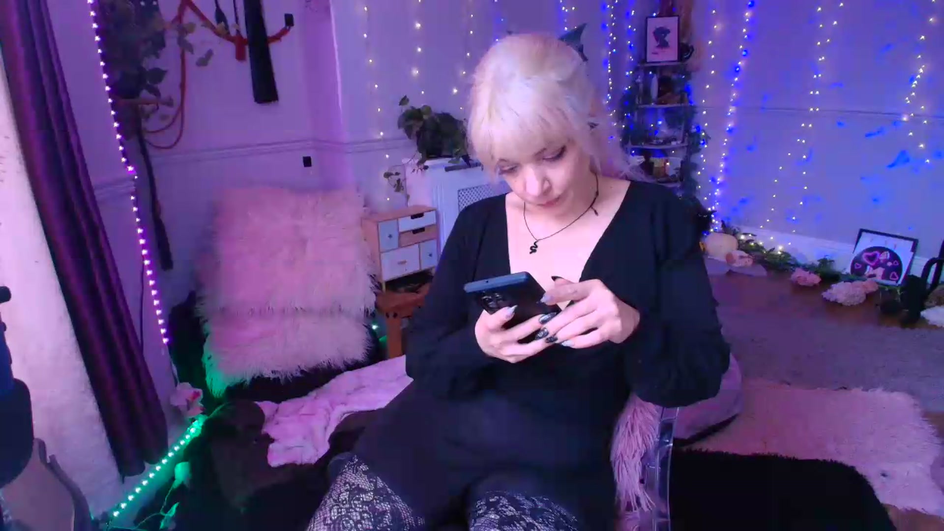 Gallery image thumbnail from LunaWolfie's myfreecams stream on, 06/11/2026, 13:07 image 7 of 20