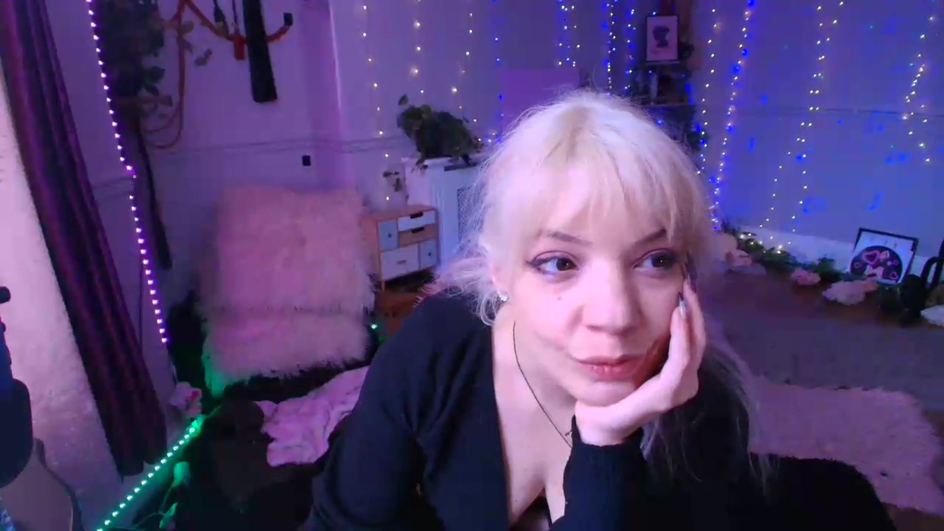Gallery image thumbnail from LunaWolfie's myfreecams stream on, 06/11/2026, 13:07 image 3 of 20