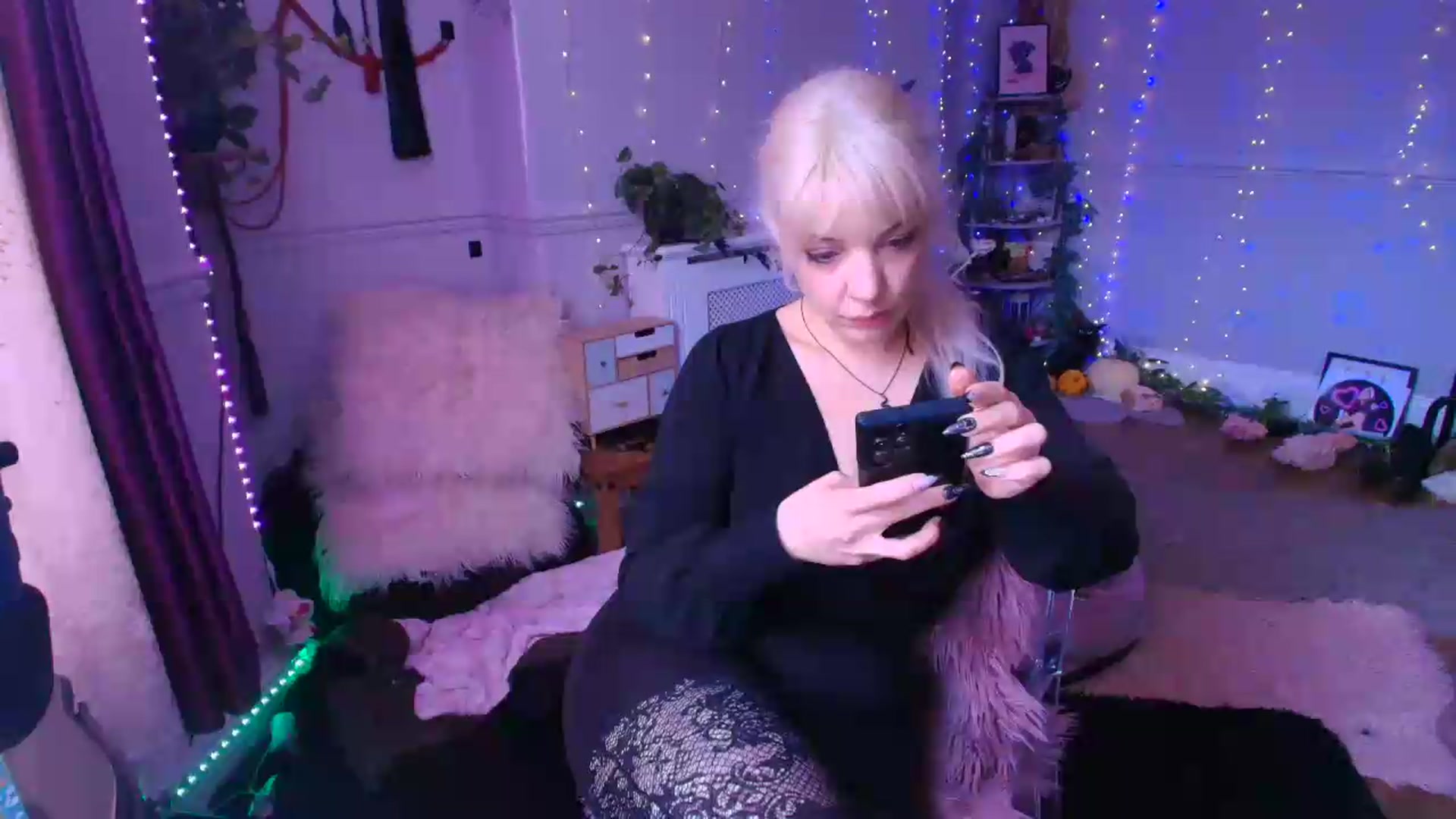 Gallery image thumbnail from LunaWolfie's myfreecams stream on, 06/11/2026, 13:07 image 14 of 20