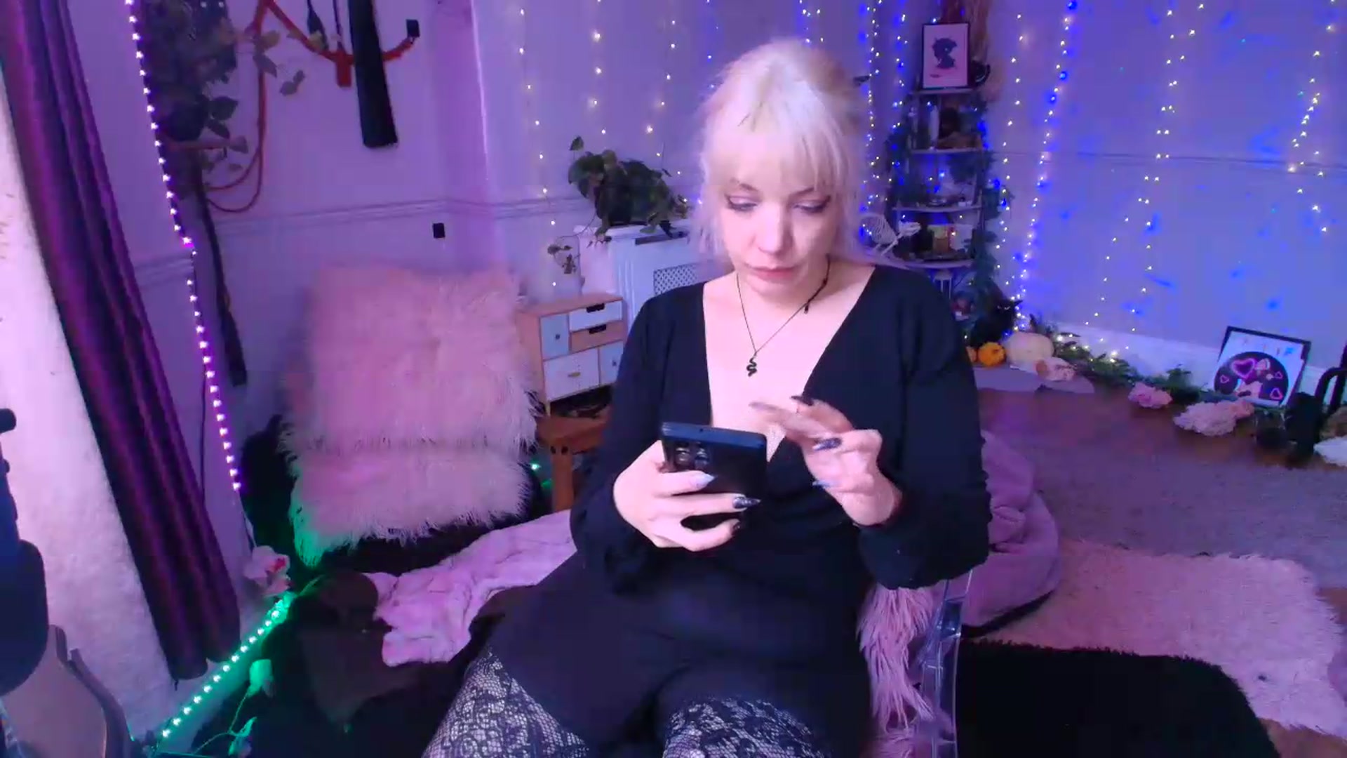 Gallery image thumbnail from LunaWolfie's myfreecams stream on, 06/11/2026, 13:07 image 9 of 20