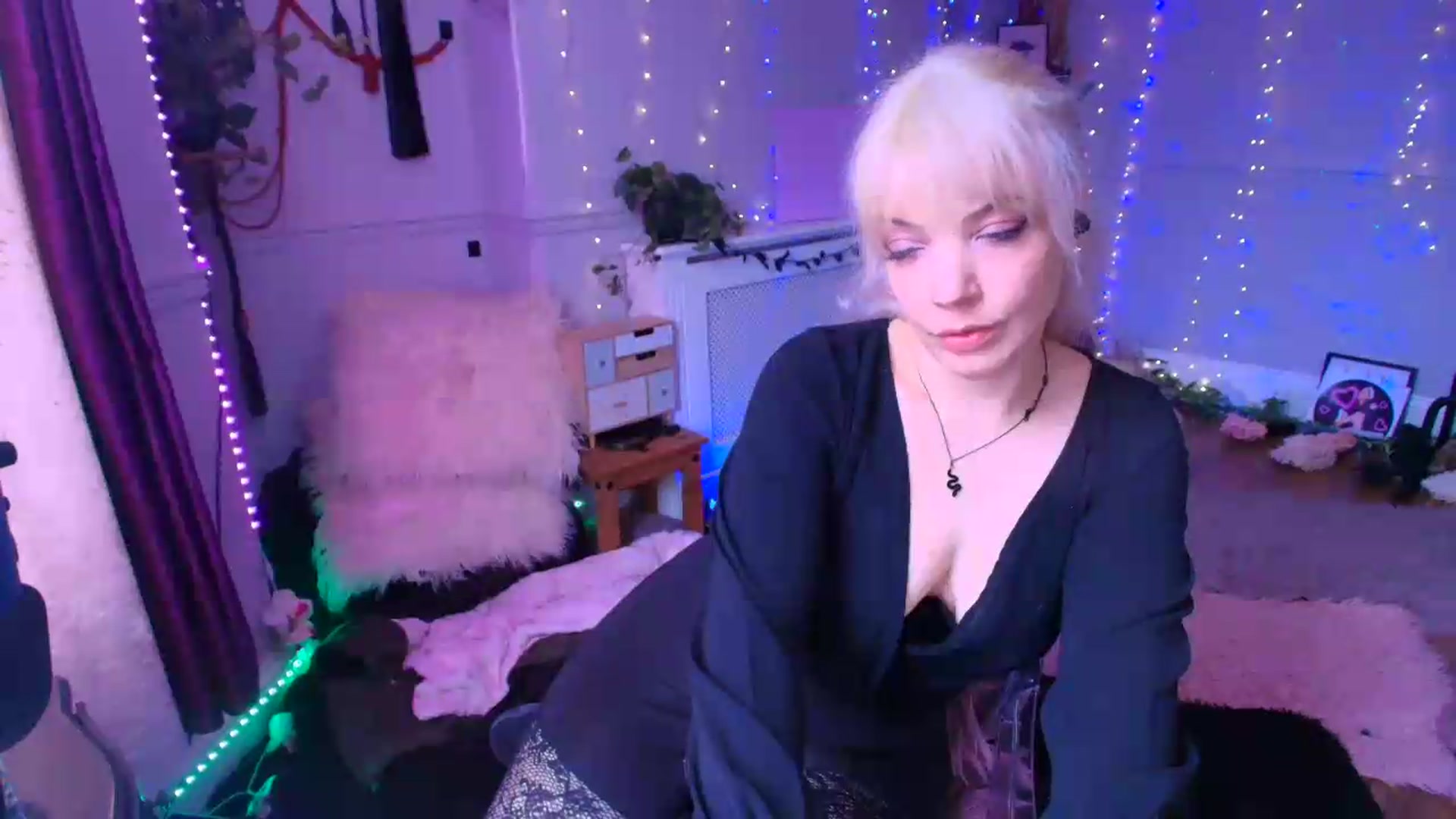 Gallery image thumbnail from LunaWolfie's myfreecams stream on, 06/11/2026, 13:07 image 10 of 20