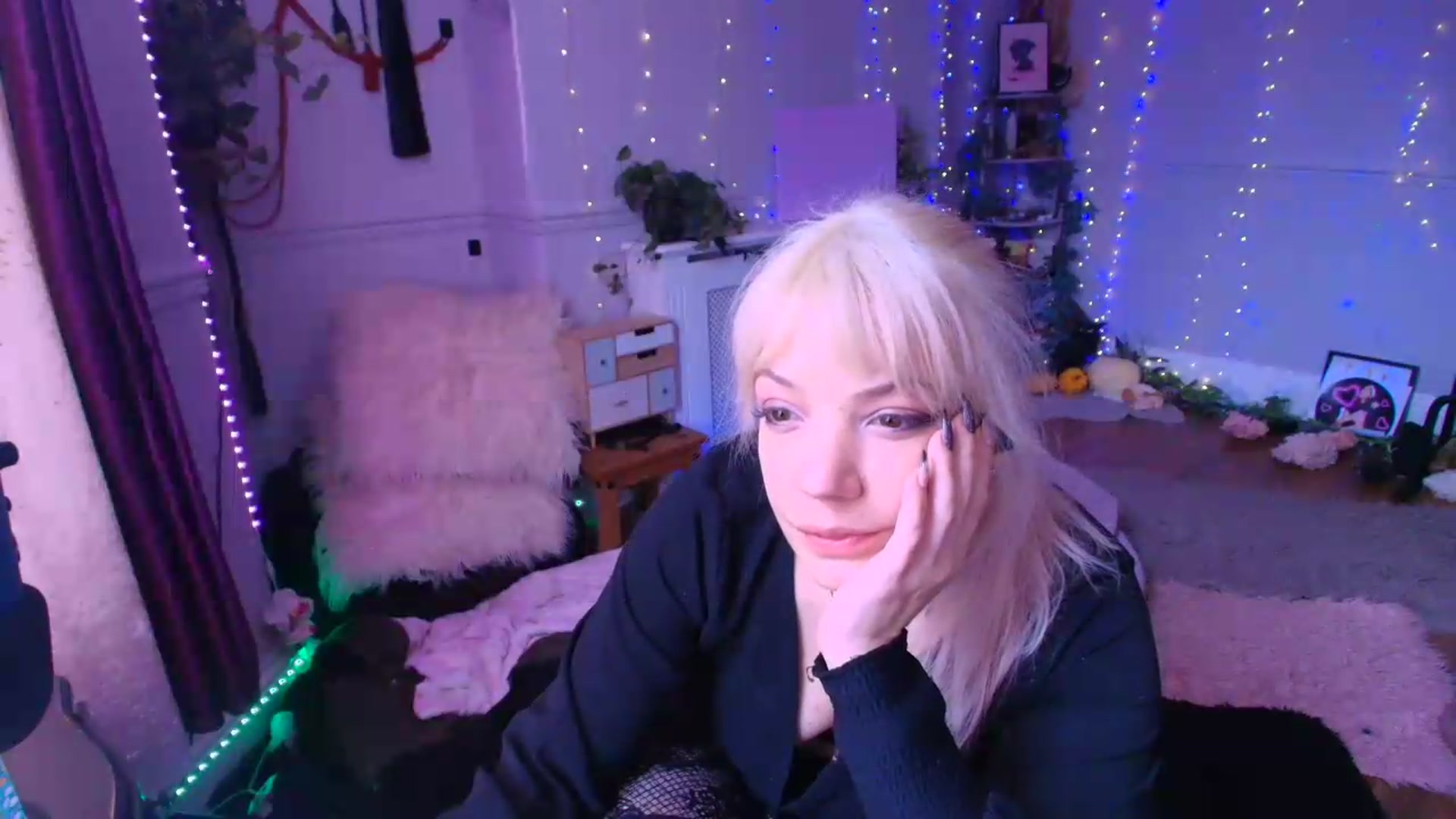 Gallery image thumbnail from LunaWolfie's myfreecams stream on, 06/11/2026, 13:07 image 18 of 20