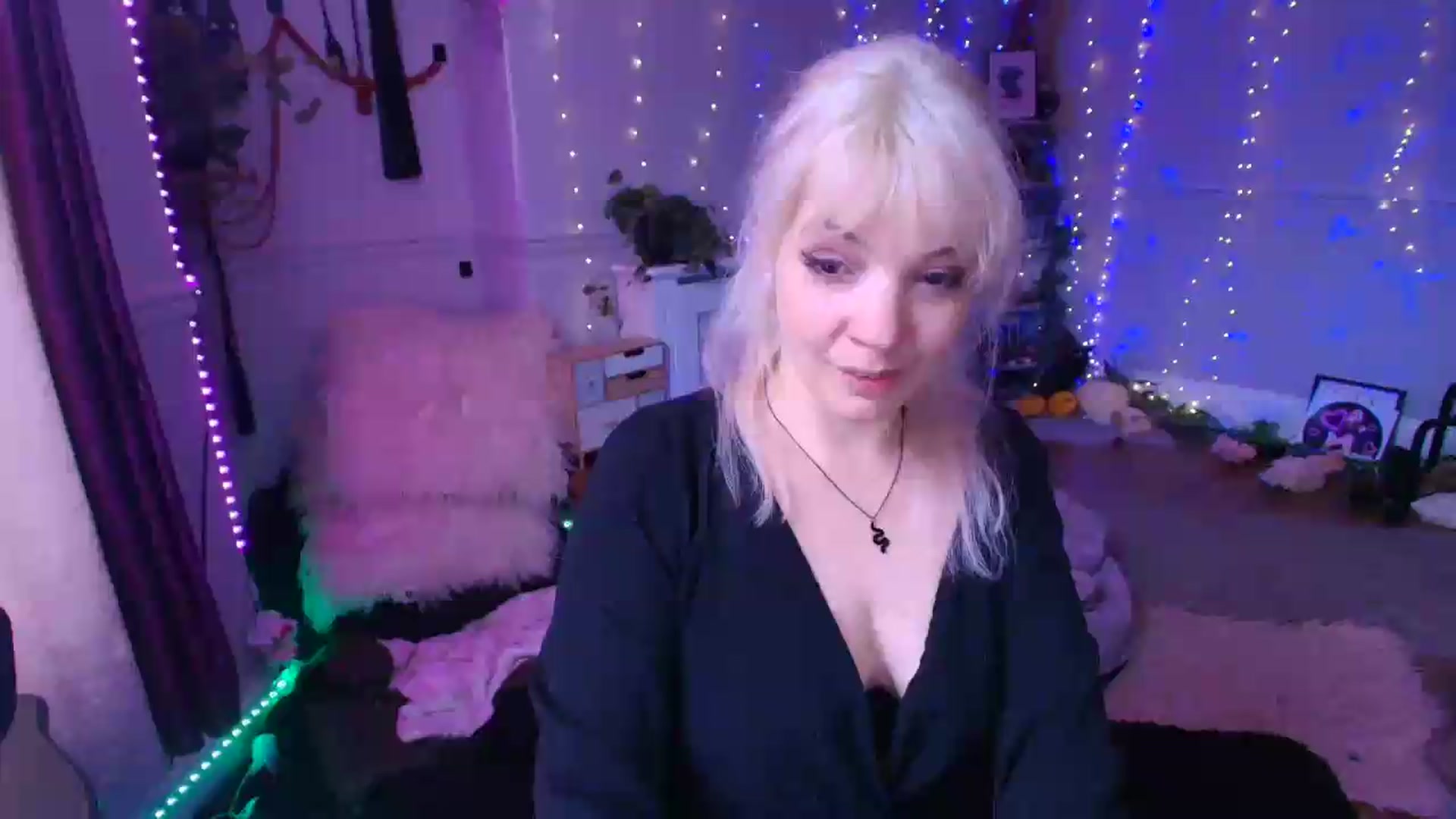 Gallery image thumbnail from LunaWolfie's myfreecams stream on, 06/11/2026, 14:38 image 10 of 20