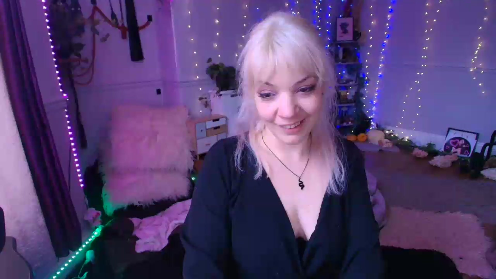 Gallery image thumbnail from LunaWolfie's myfreecams stream on, 06/11/2026, 14:38 image 13 of 20