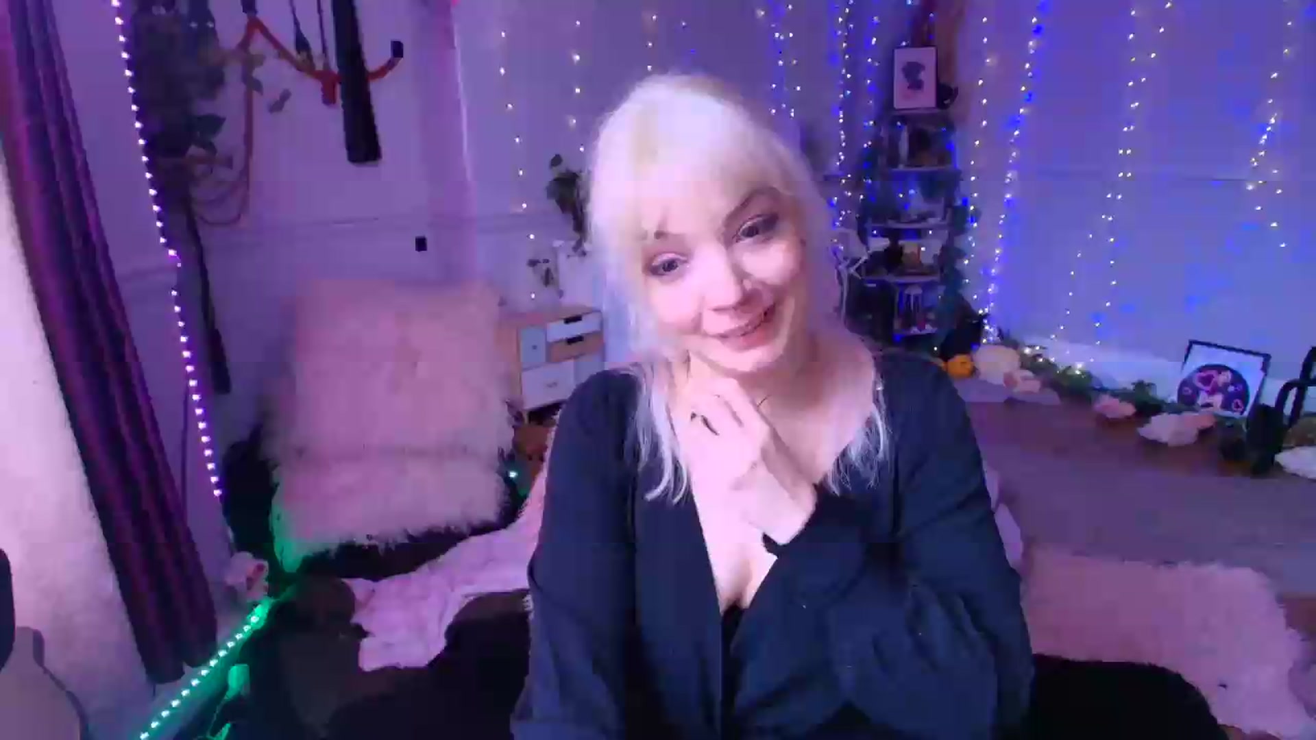 Gallery image thumbnail from LunaWolfie's myfreecams stream on, 06/11/2026, 14:38 image 2 of 20