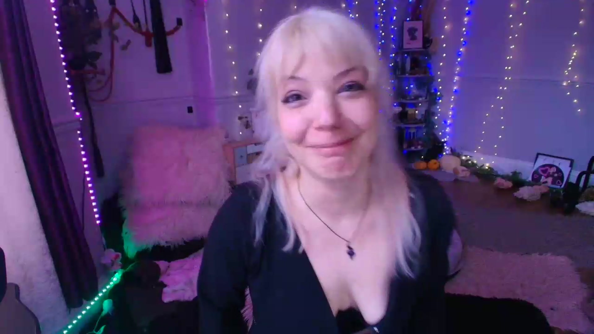 Gallery image thumbnail from LunaWolfie's myfreecams stream on, 06/11/2026, 14:38 image 15 of 20