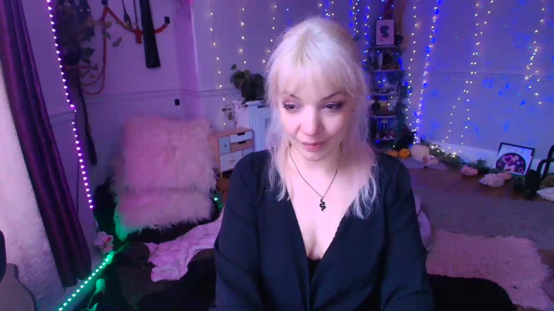 Gallery image thumbnail from LunaWolfie's myfreecams stream on, 06/11/2026, 14:38 image 9 of 20