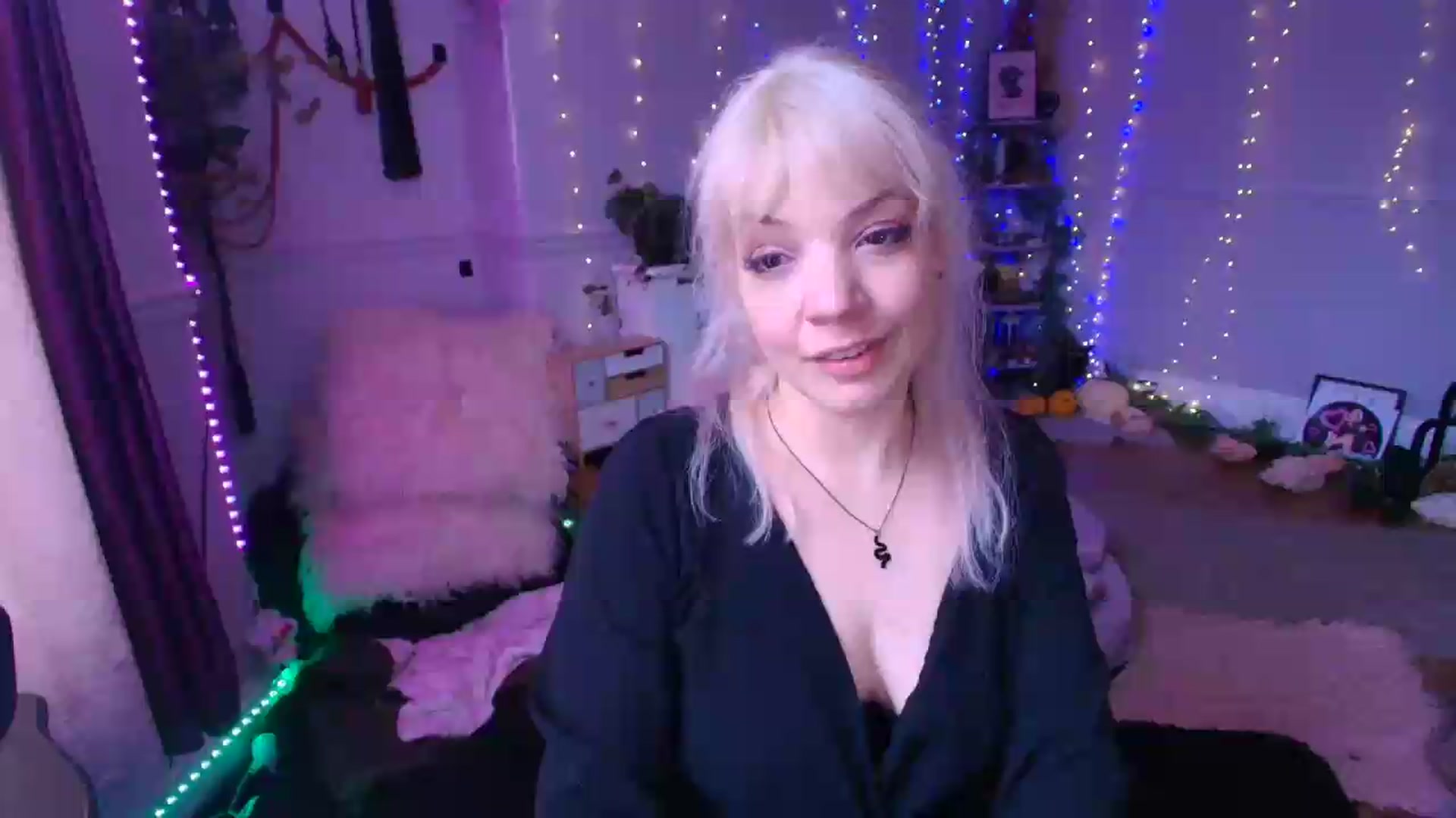 Gallery image thumbnail from LunaWolfie's myfreecams stream on, 06/11/2026, 14:38 image 12 of 20