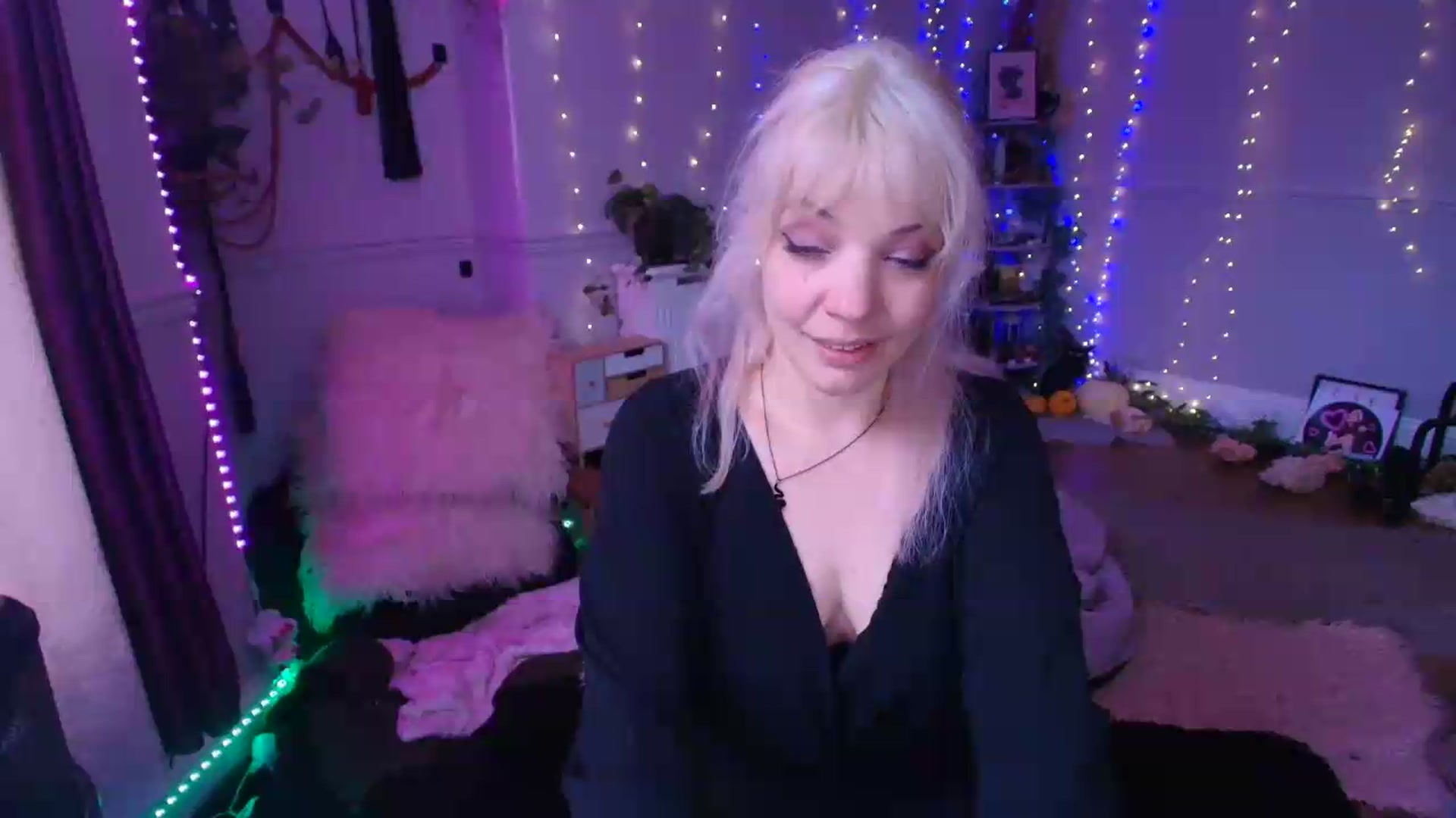 Gallery image thumbnail from LunaWolfie's myfreecams stream on, 06/11/2026, 14:38 image 16 of 20