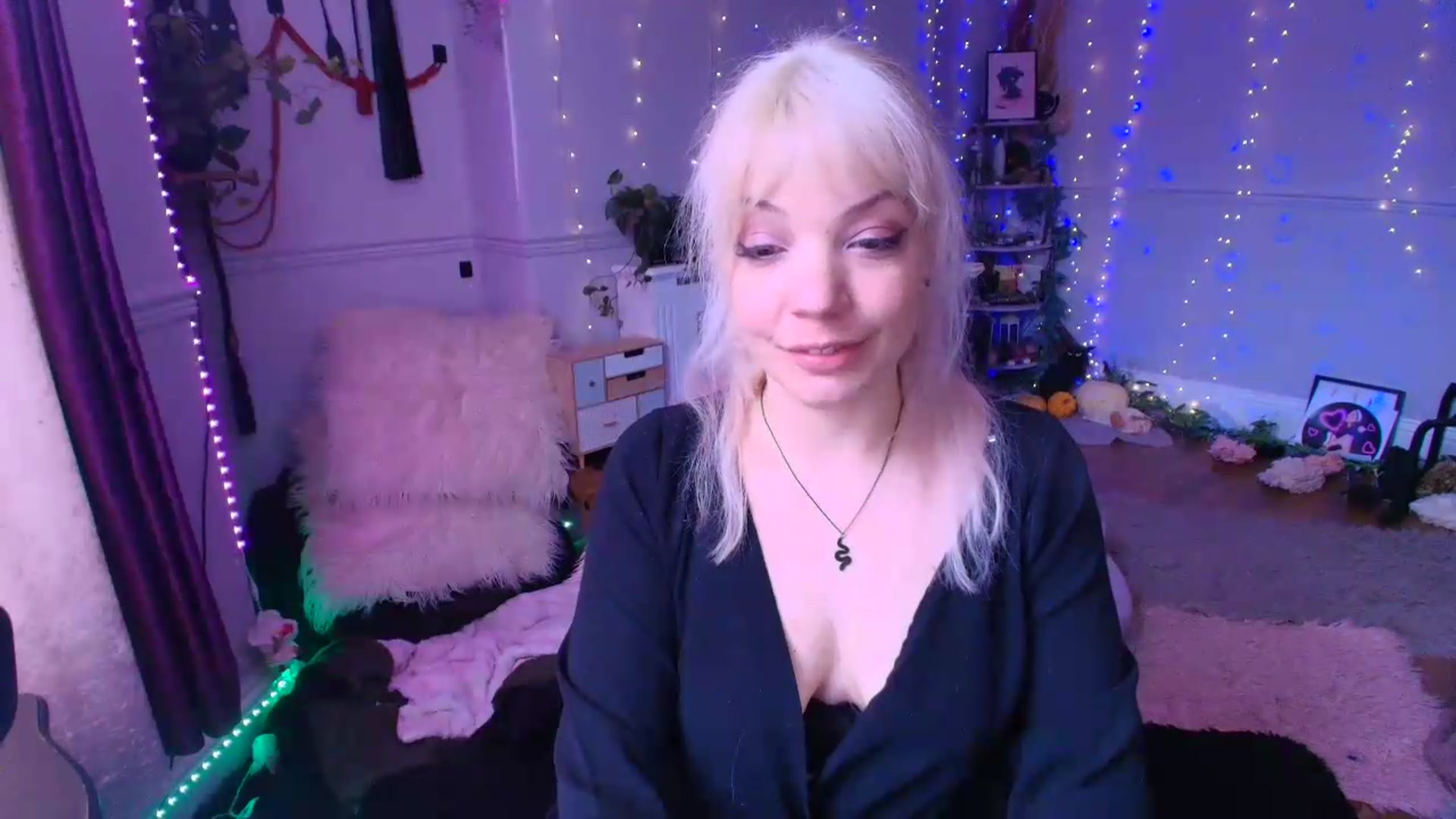 Gallery image thumbnail from LunaWolfie's myfreecams stream on, 06/11/2026, 14:38 image 4 of 20