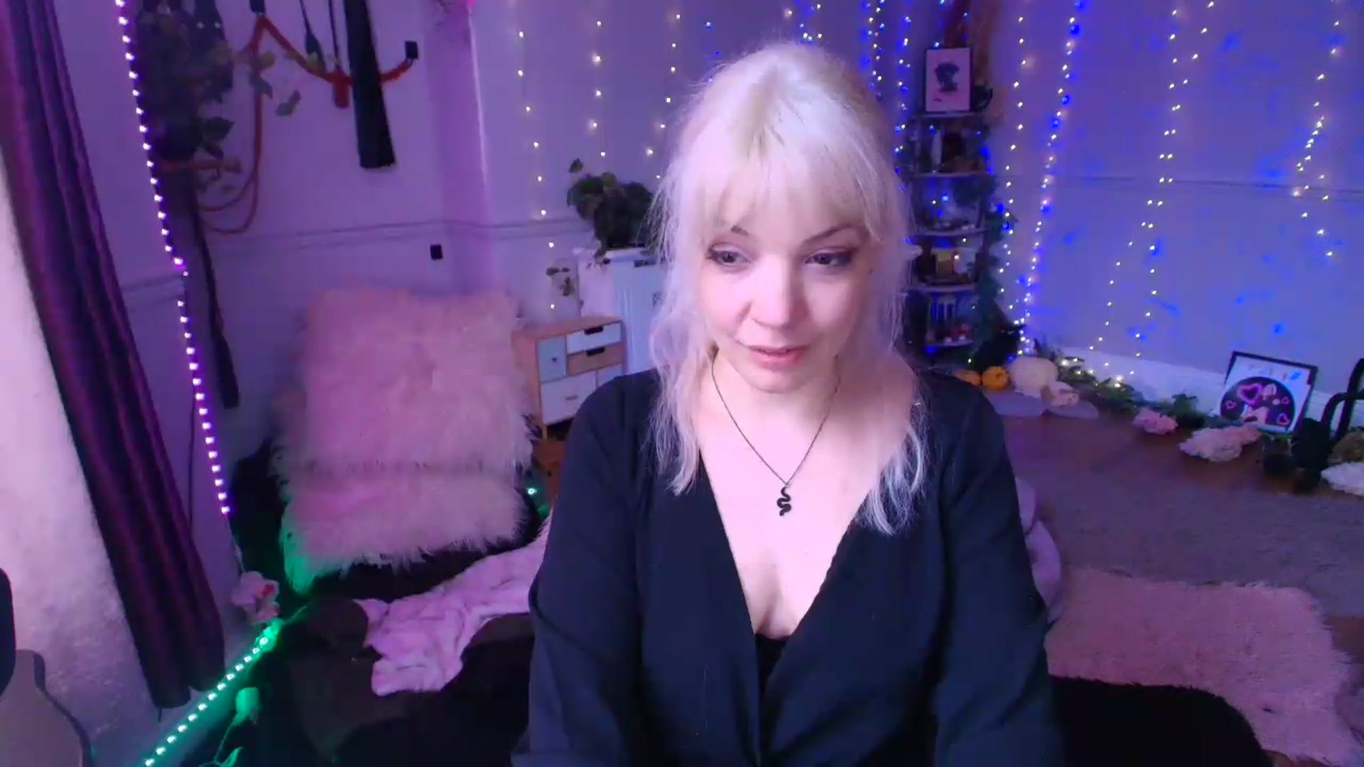 Gallery image thumbnail from LunaWolfie's myfreecams stream on, 06/11/2026, 14:38 image 6 of 20
