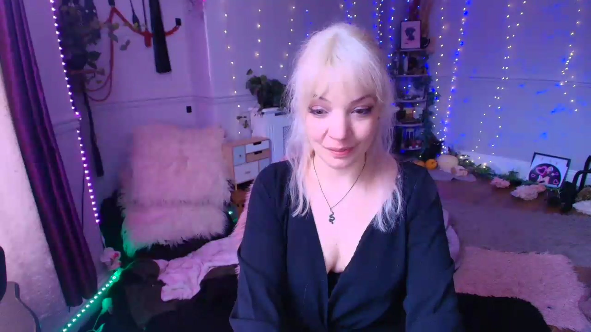 Gallery image thumbnail from LunaWolfie's myfreecams stream on, 06/11/2026, 14:38 image 3 of 20
