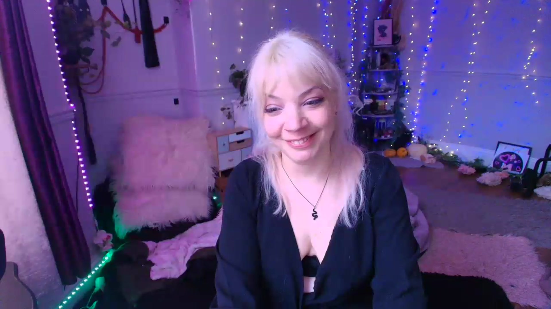 Gallery image thumbnail from LunaWolfie's myfreecams stream on, 06/11/2026, 14:38 image 7 of 20