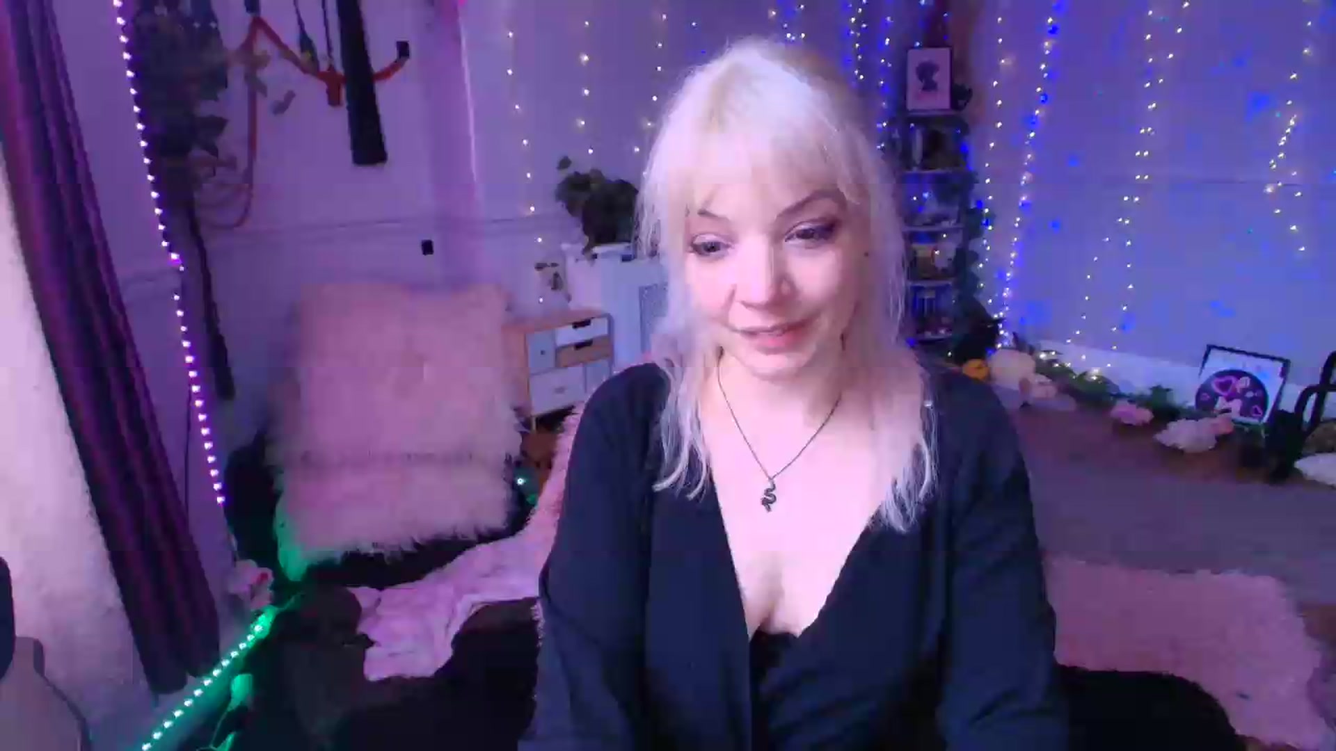 Gallery image thumbnail from LunaWolfie's myfreecams stream on, 06/11/2026, 14:38 image 1 of 20