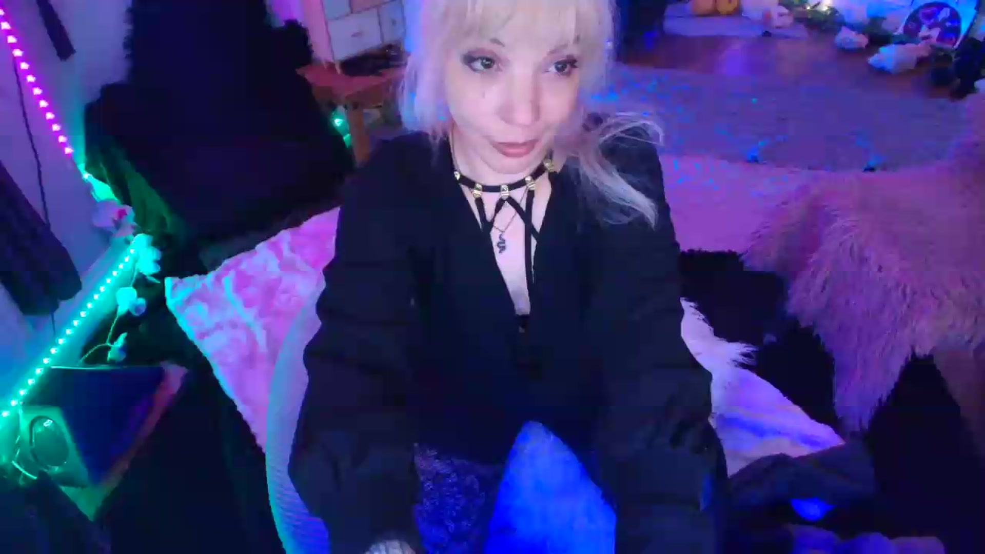 Gallery image thumbnail from LunaWolfie's myfreecams stream on, 06/11/2026, 20:56 image 4 of 20