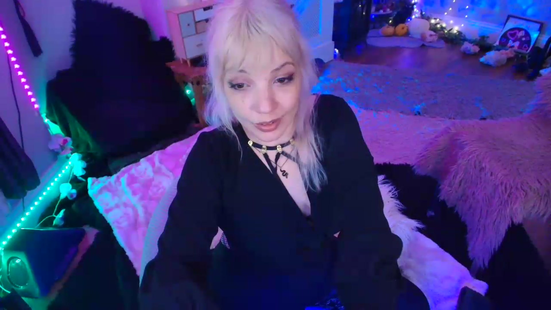 Gallery image thumbnail from LunaWolfie's myfreecams stream on, 06/11/2026, 20:56 image 17 of 20
