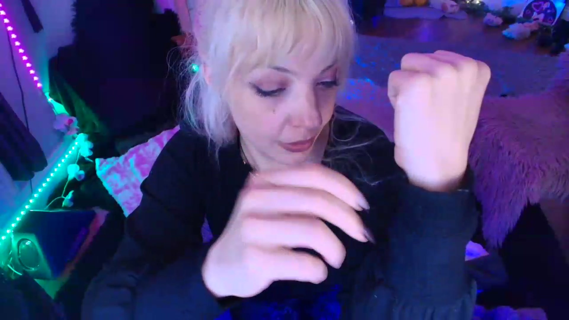 Gallery image thumbnail from LunaWolfie's myfreecams stream on, 06/11/2026, 20:56 image 5 of 20