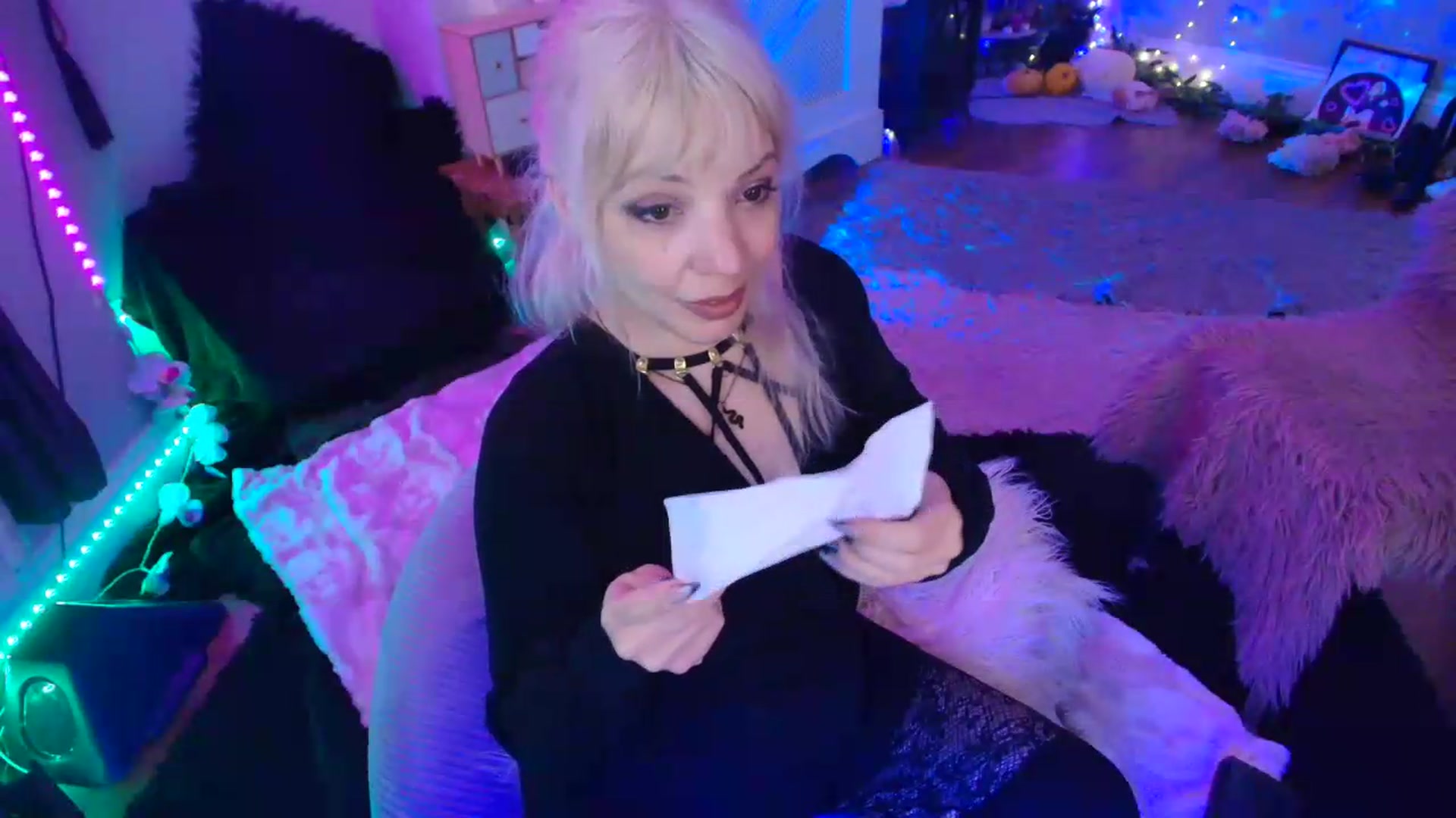 Gallery image thumbnail from LunaWolfie's myfreecams stream on, 06/11/2026, 20:56 image 18 of 20
