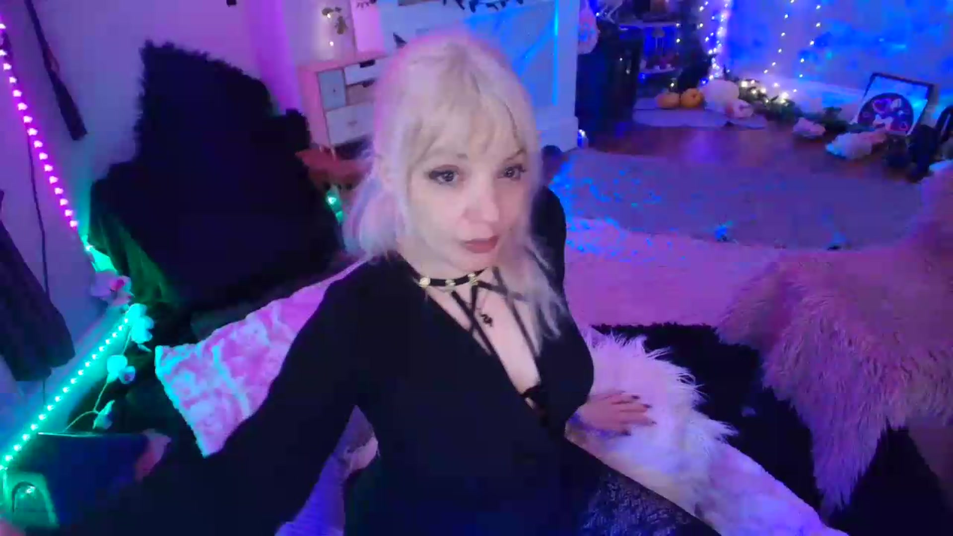 Gallery image thumbnail from LunaWolfie's myfreecams stream on, 06/11/2026, 20:56 image 15 of 20