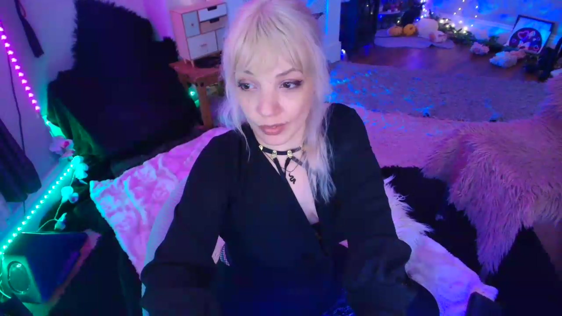 Gallery image thumbnail from LunaWolfie's myfreecams stream on, 06/11/2026, 20:56 image 20 of 20