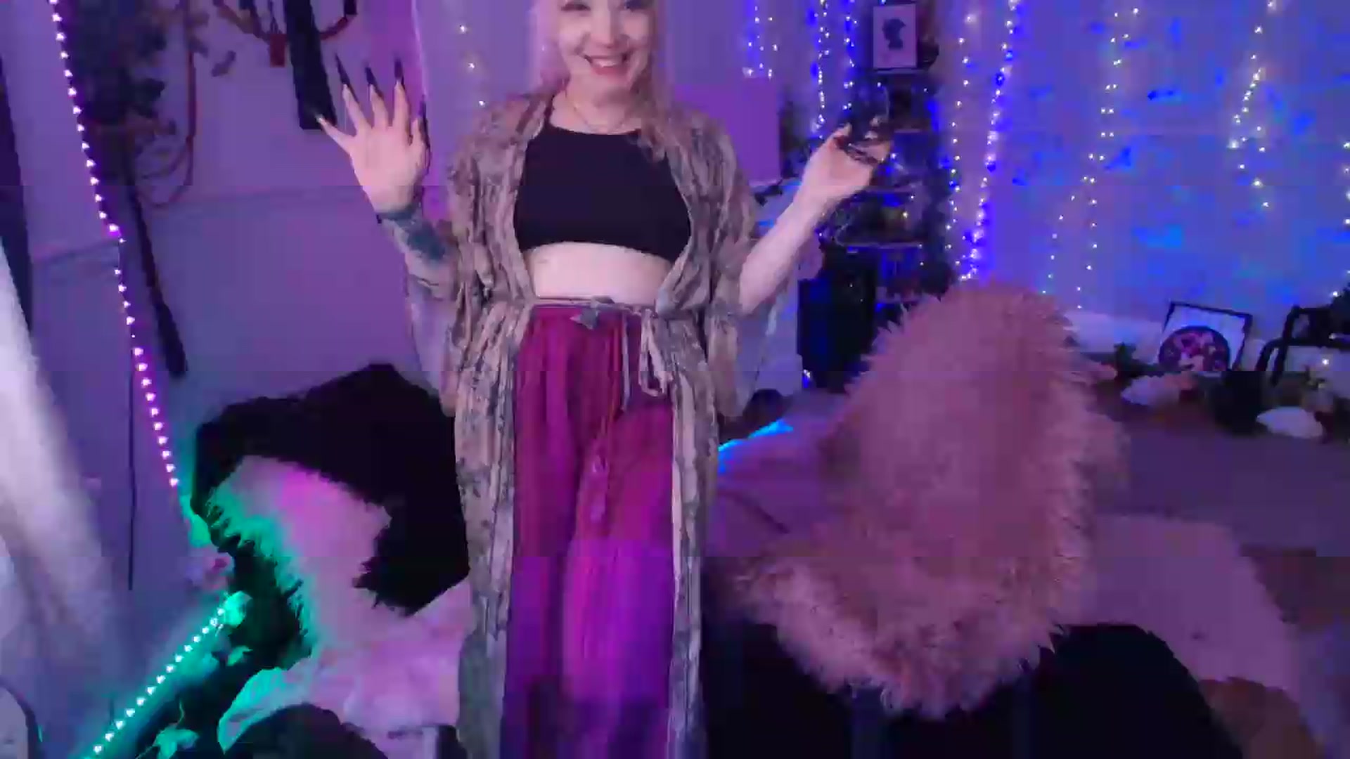 Gallery image thumbnail from LunaWolfie's myfreecams stream on, 06/15/2026, 17:35 image 16 of 20