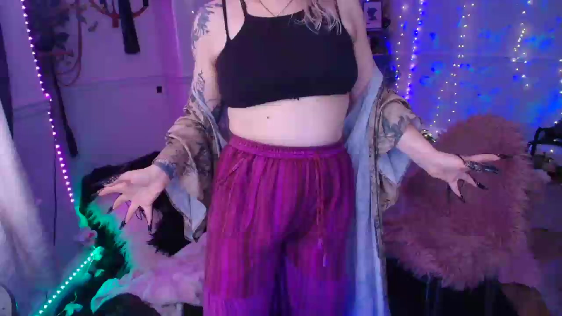 Gallery image thumbnail from LunaWolfie's myfreecams stream on, 06/15/2026, 17:35 image 17 of 20