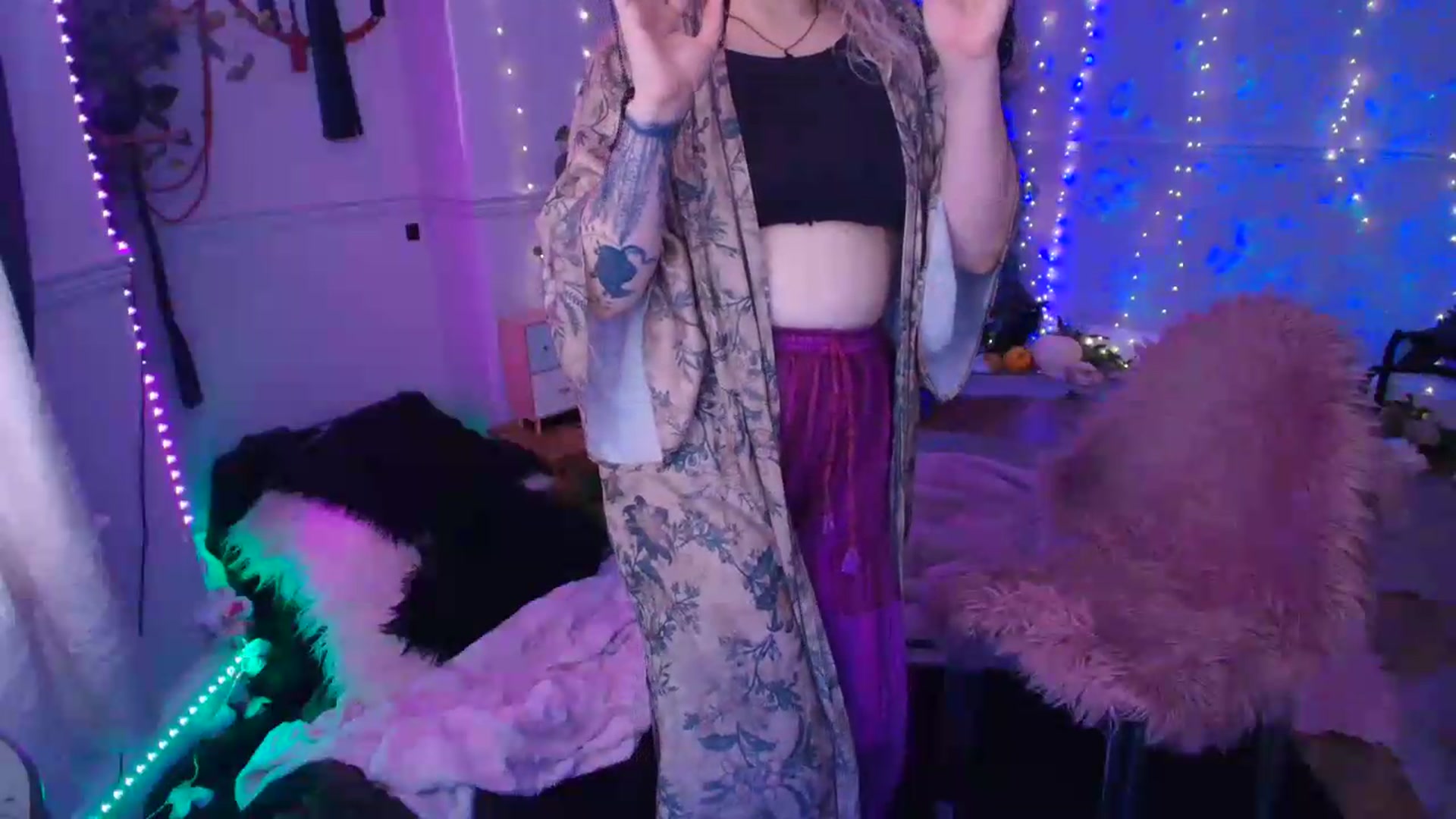 Gallery image thumbnail from LunaWolfie's myfreecams stream on, 06/15/2026, 17:35 image 18 of 20