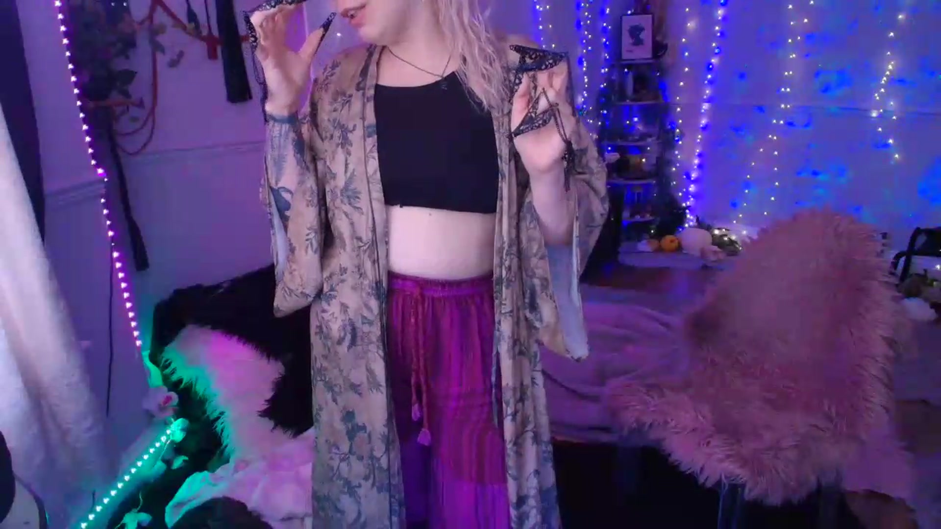 Gallery image thumbnail from LunaWolfie's myfreecams stream on, 06/15/2026, 17:35 image 19 of 20