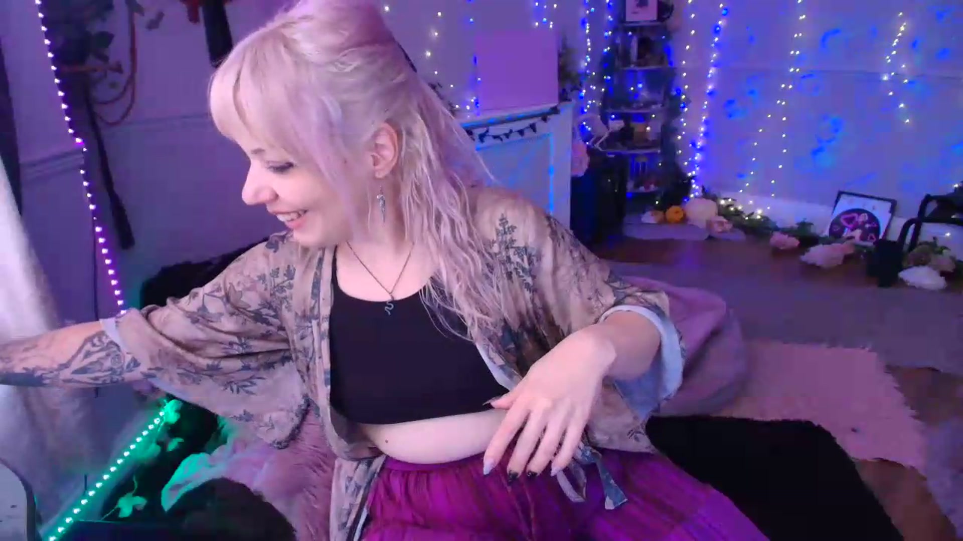 Gallery image thumbnail from LunaWolfie's myfreecams stream on, 06/15/2026, 17:35 image 7 of 20