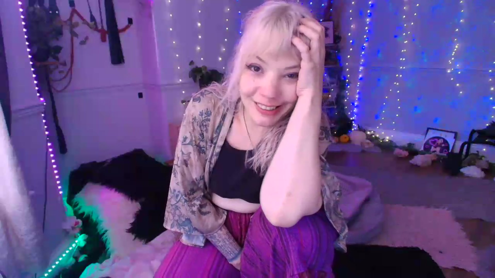 Gallery image thumbnail from LunaWolfie's myfreecams stream on, 06/15/2026, 17:35 image 6 of 20