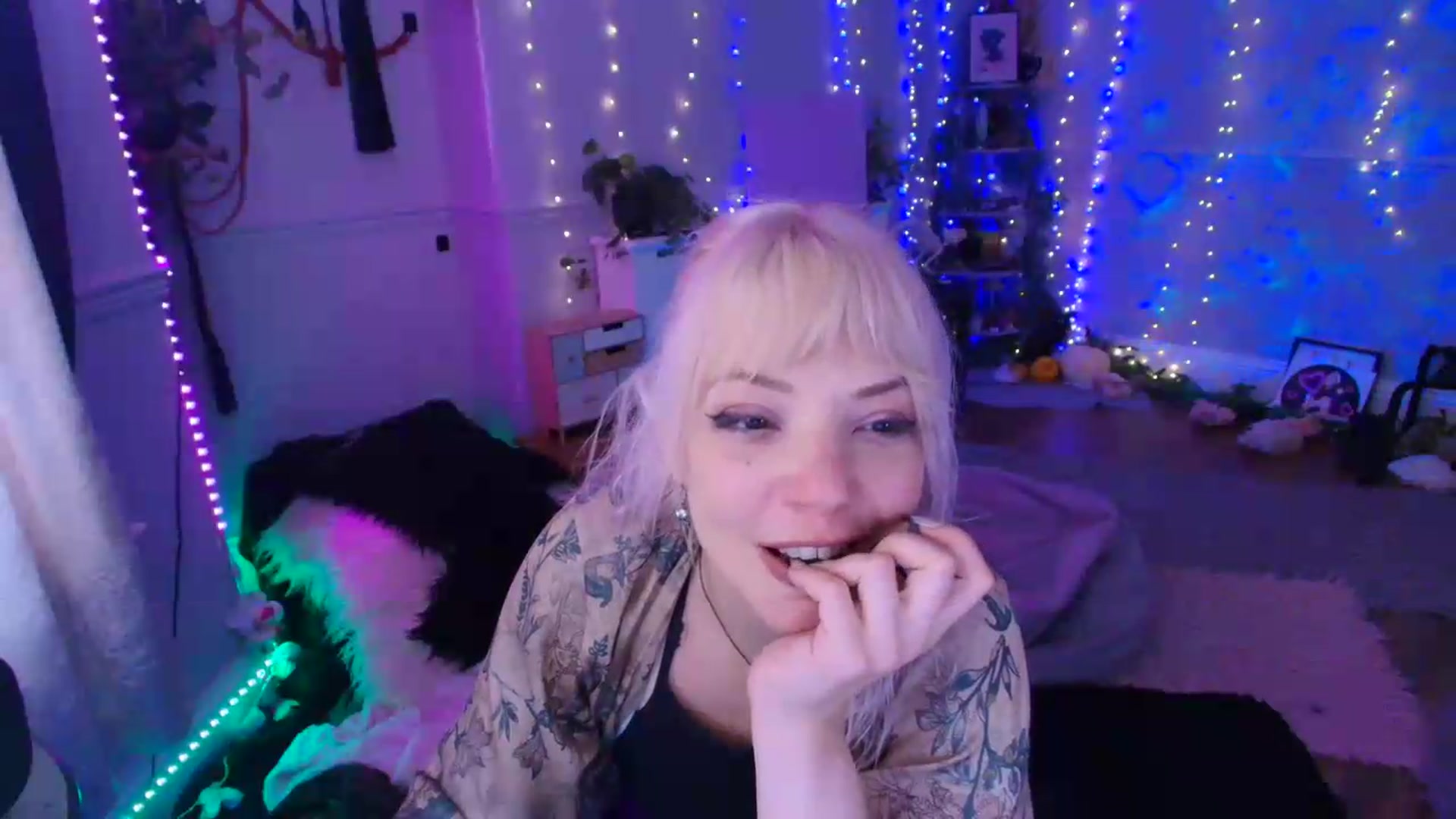 Gallery image thumbnail from LunaWolfie's myfreecams stream on, 06/15/2026, 18:24 image 19 of 20