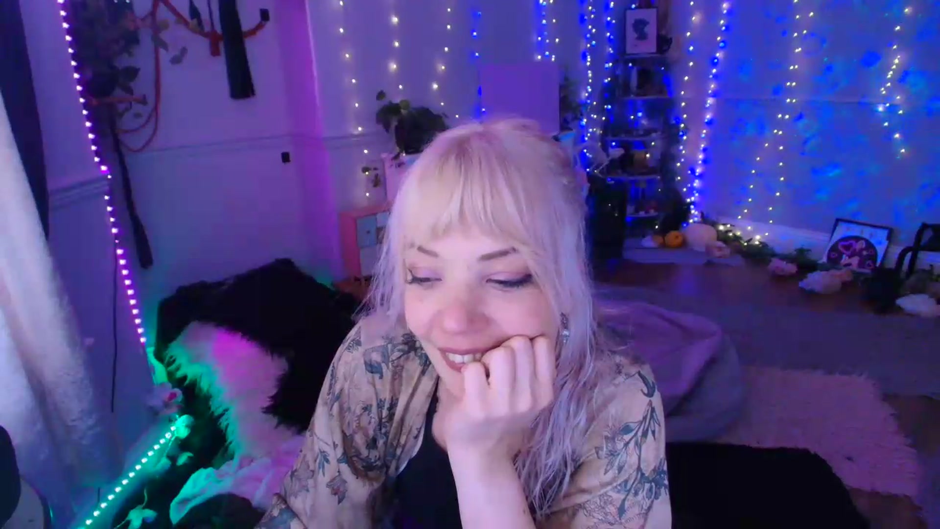 Gallery image thumbnail from LunaWolfie's myfreecams stream on, 06/15/2026, 18:24 image 18 of 20