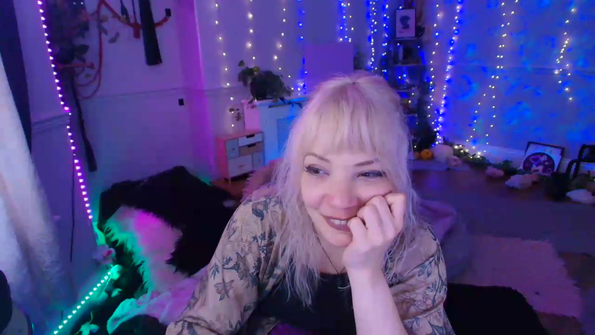 Gallery image thumbnail from LunaWolfie's myfreecams stream on, 06/15/2026, 18:24 image 8 of 20