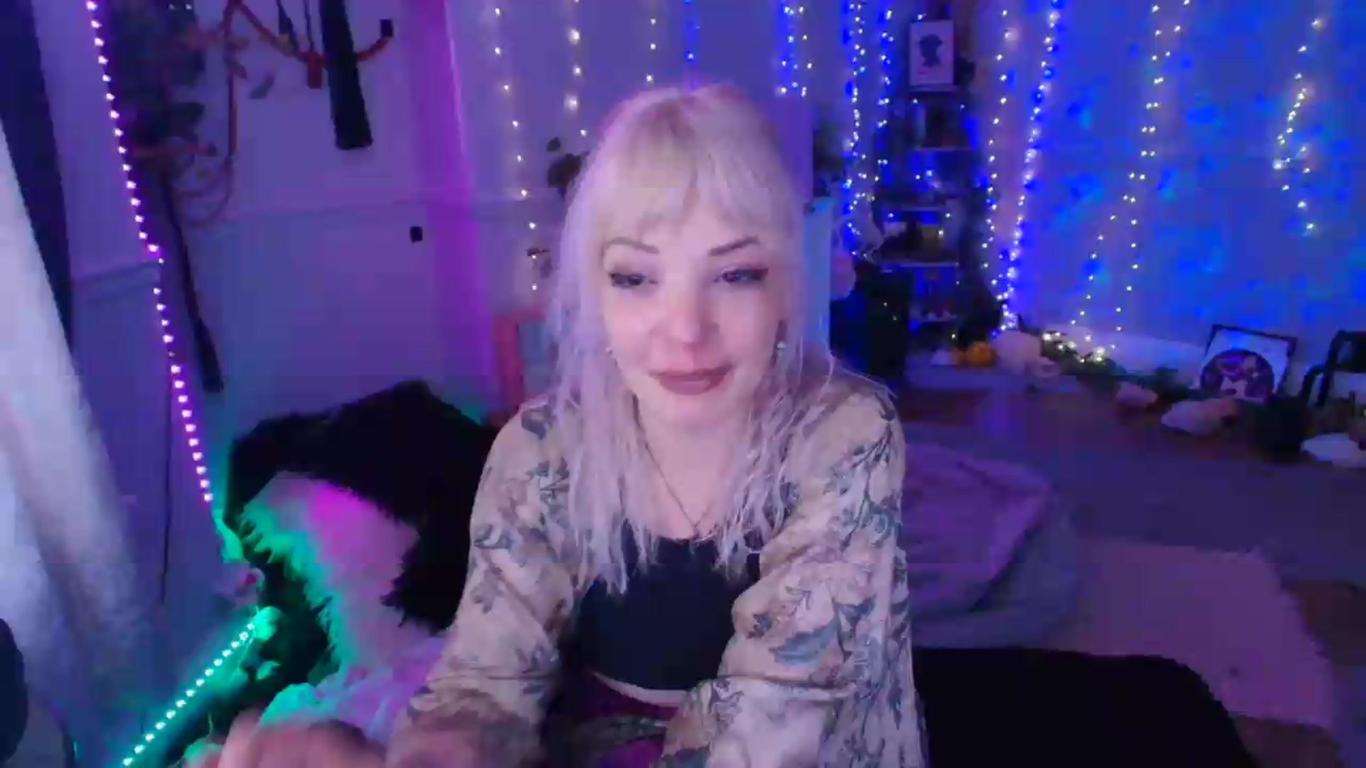 Gallery image thumbnail from LunaWolfie's myfreecams stream on, 06/15/2026, 18:24 image 9 of 20