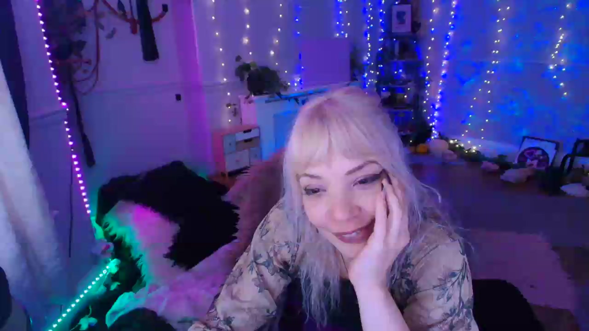 Gallery image thumbnail from LunaWolfie's myfreecams stream on, 06/15/2026, 18:24 image 11 of 20