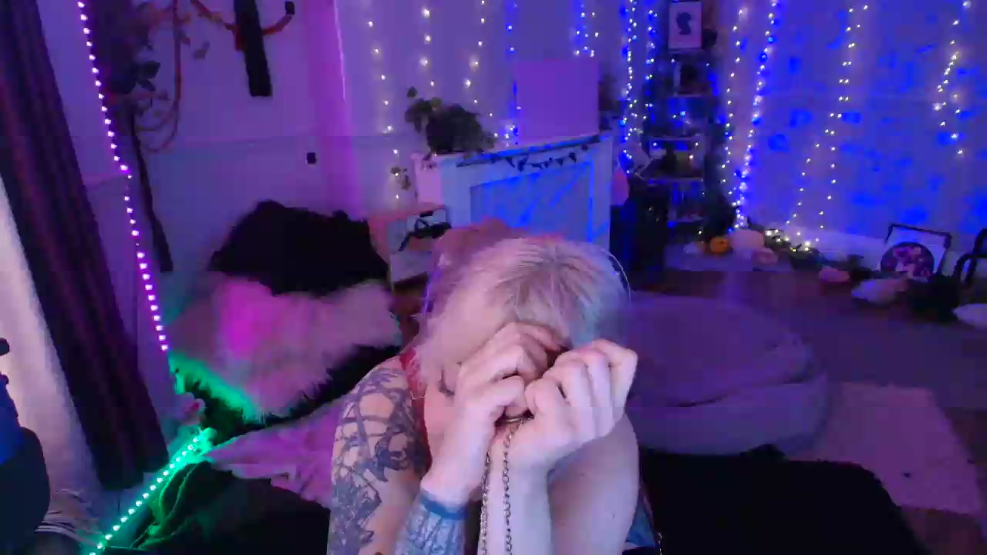 Gallery image thumbnail from LunaWolfie's myfreecams stream on, 06/16/2026, 17:49 image 7 of 20