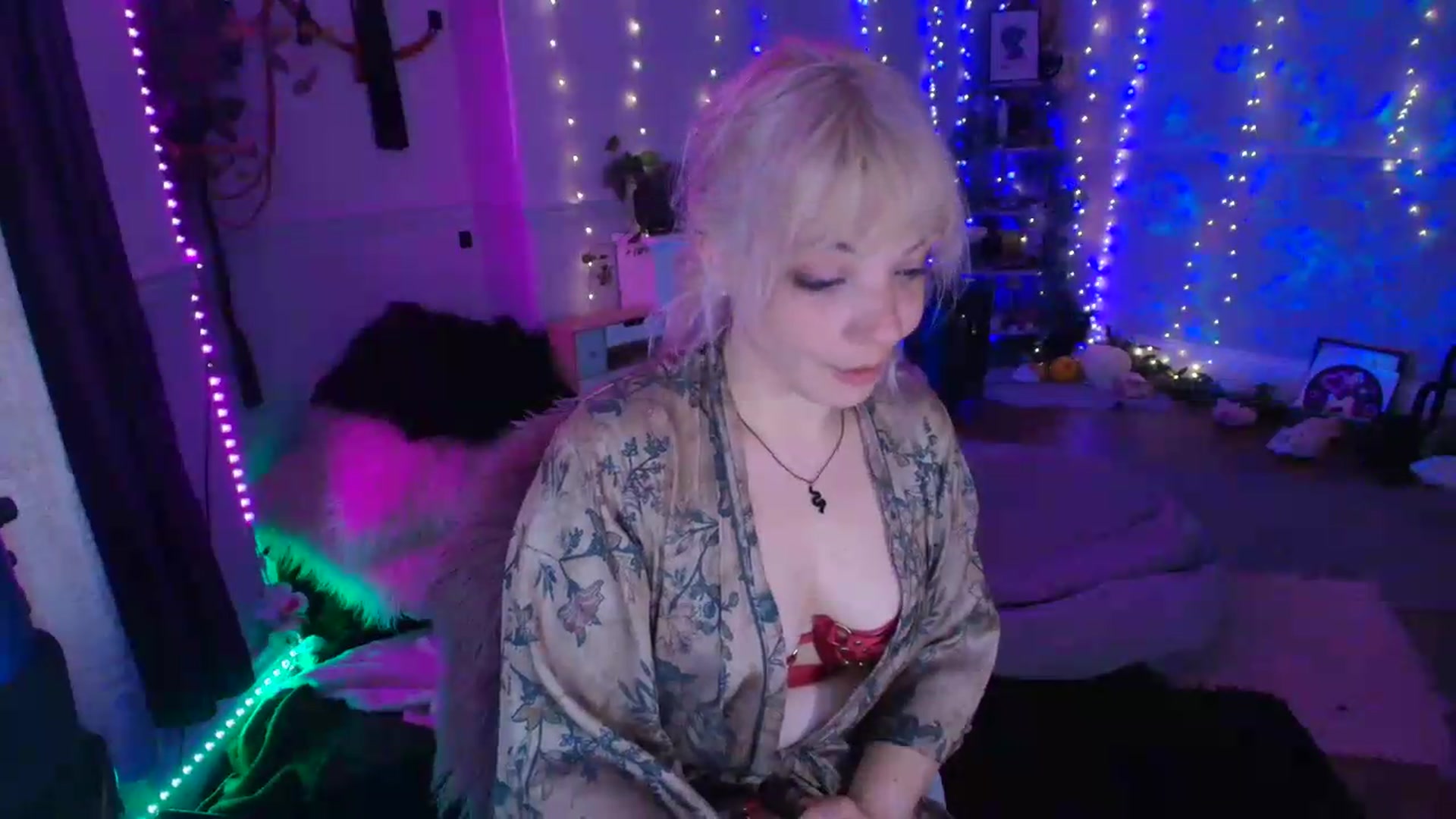 Gallery image thumbnail from LunaWolfie's myfreecams stream on, 06/16/2026, 18:44 image 20 of 20