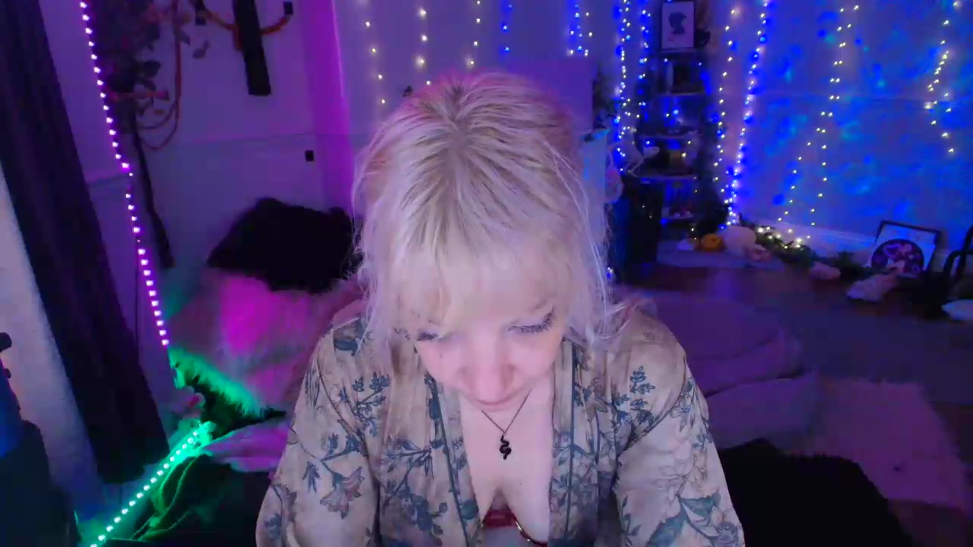 Gallery image thumbnail from LunaWolfie's myfreecams stream on, 06/16/2026, 18:44 image 18 of 20