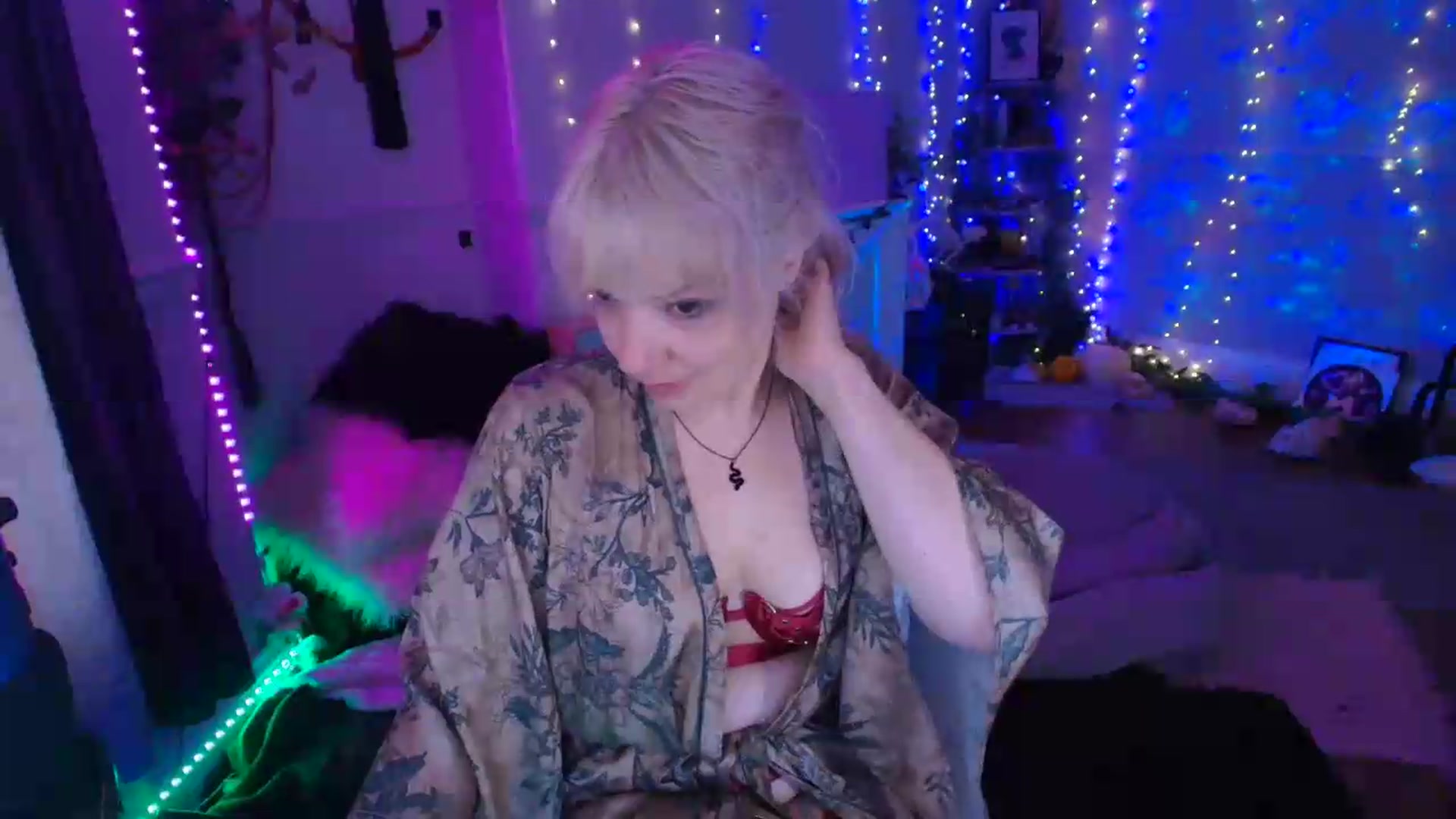 Gallery image thumbnail from LunaWolfie's myfreecams stream on, 06/16/2026, 18:44 image 19 of 20