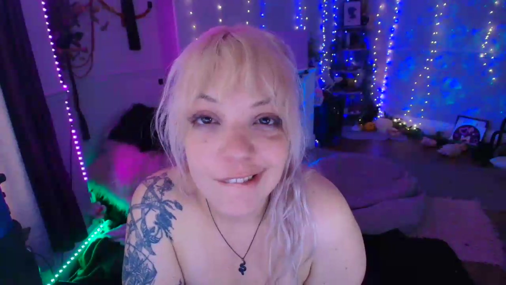 Gallery image thumbnail from LunaWolfie's myfreecams stream on, 06/16/2026, 18:44 image 7 of 20