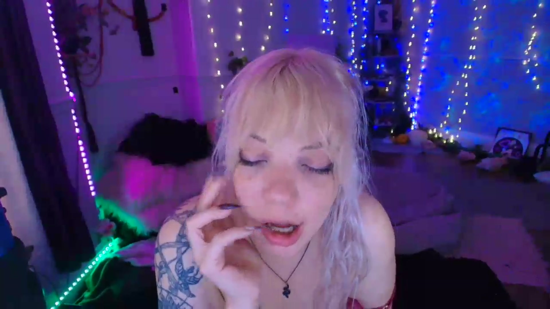 Gallery image thumbnail from LunaWolfie's myfreecams stream on, 06/16/2026, 18:44 image 8 of 20