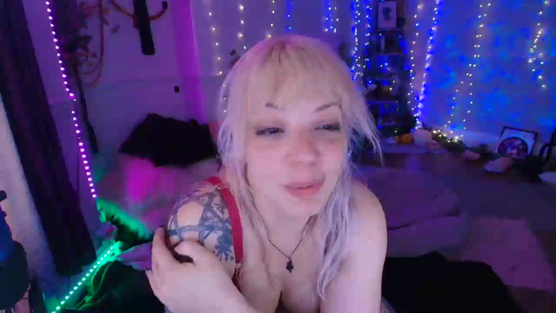 Gallery image thumbnail from LunaWolfie's myfreecams stream on, 06/16/2026, 18:44 image 15 of 20