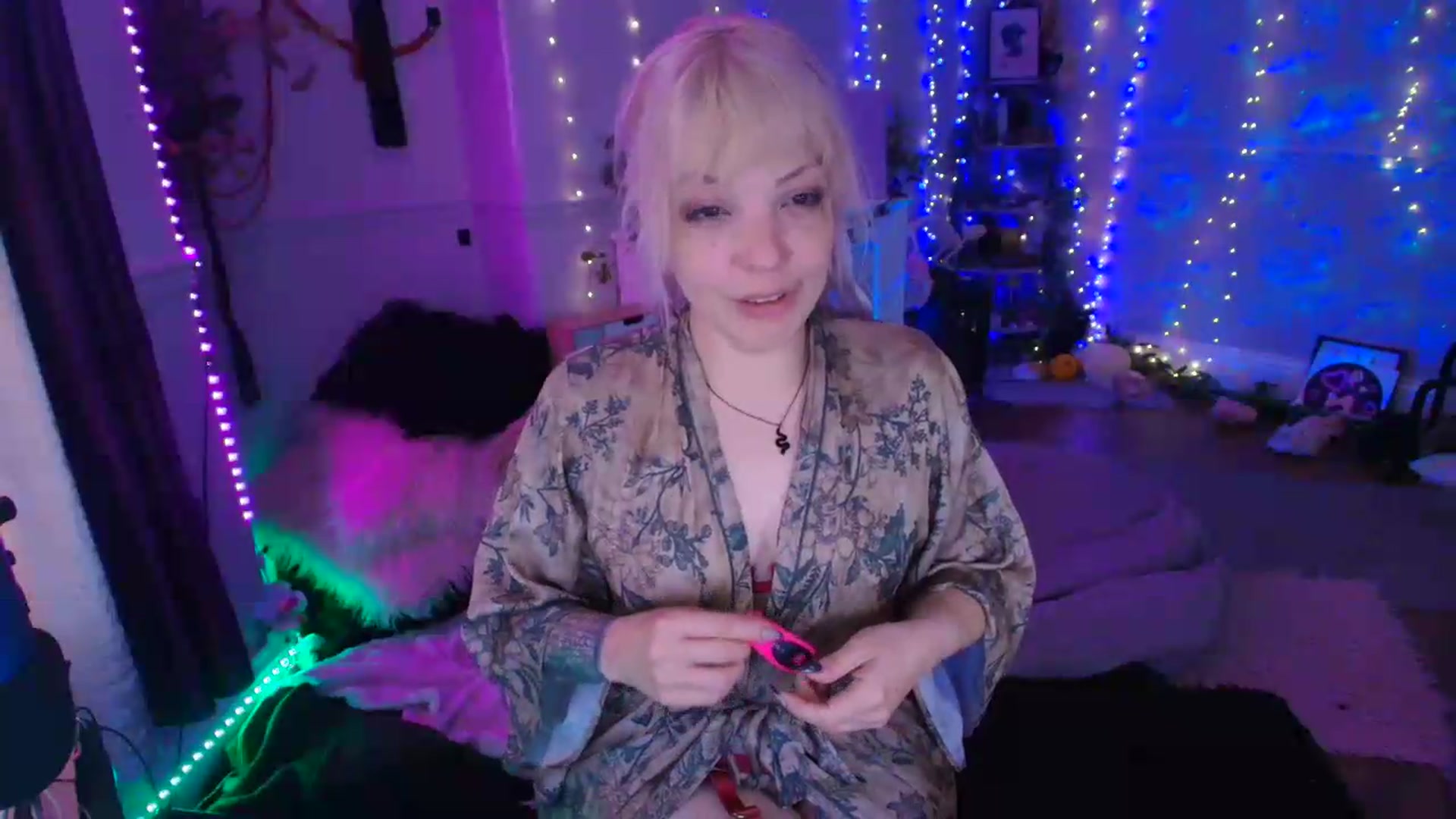 Gallery image thumbnail from LunaWolfie's myfreecams stream on, 06/16/2026, 18:44 image 17 of 20