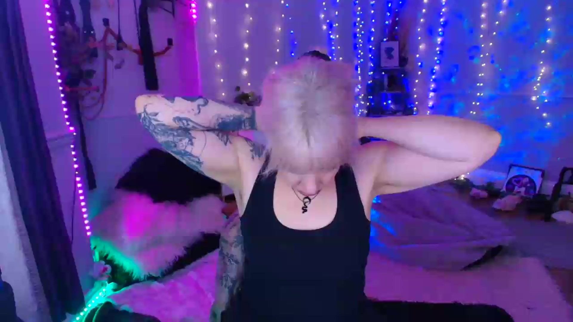 Gallery image thumbnail from LunaWolfie's myfreecams stream on, 06/18/2026, 20:31 image 18 of 20