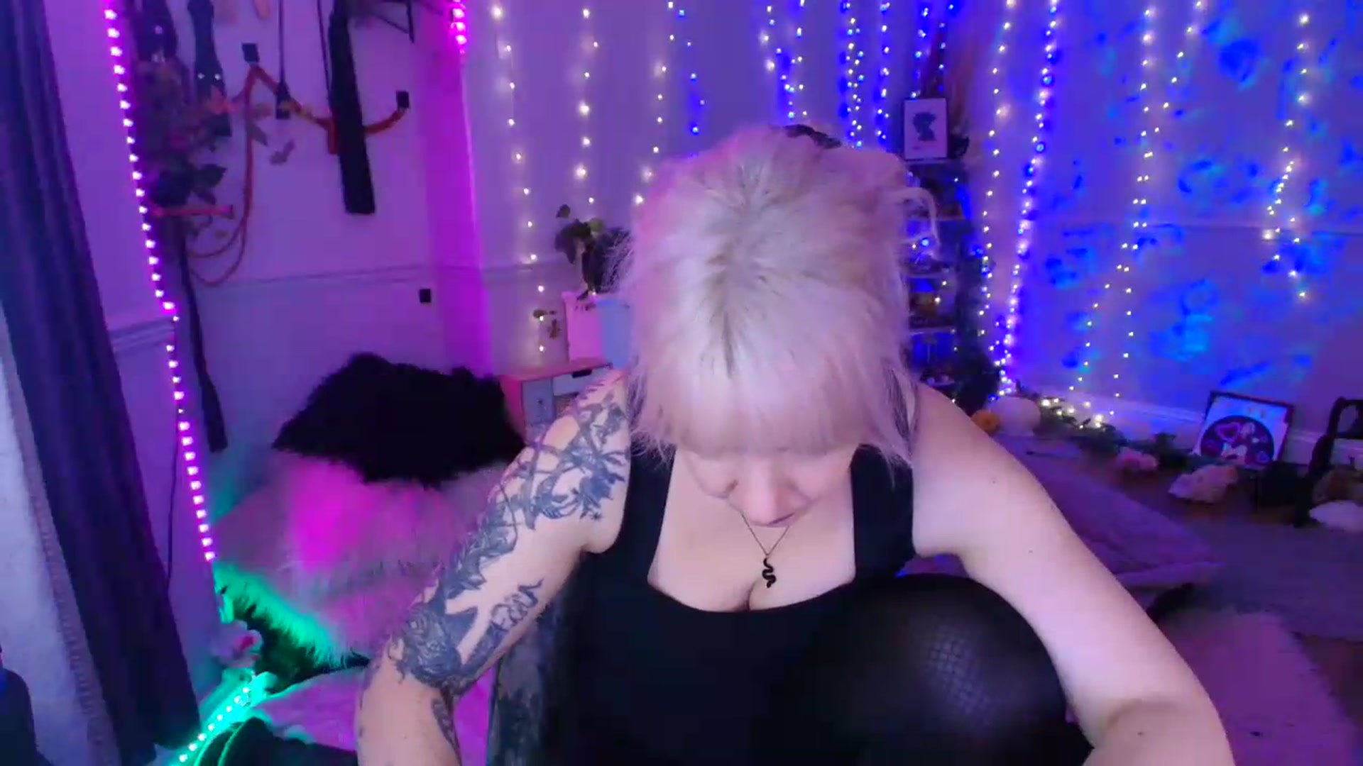 Gallery image thumbnail from LunaWolfie's myfreecams stream on, 06/18/2026, 20:31 image 15 of 20