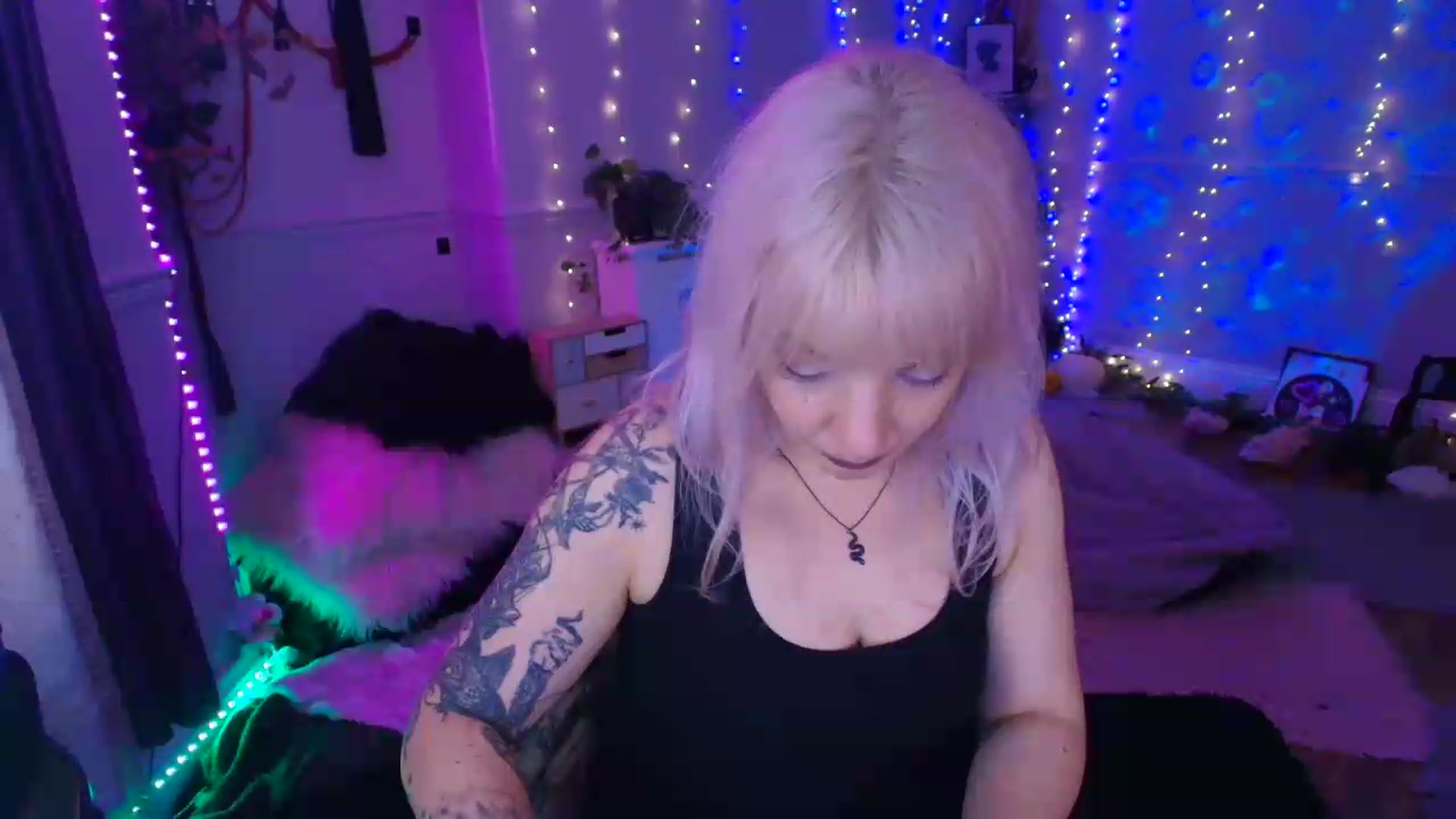 Gallery image thumbnail from LunaWolfie's myfreecams stream on, 06/18/2026, 20:31 image 5 of 20