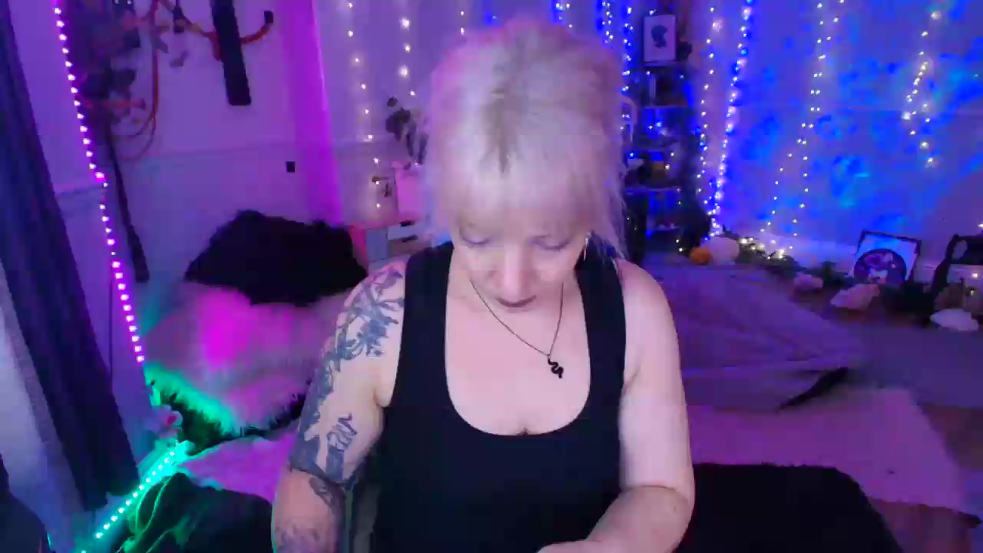 Gallery image thumbnail from LunaWolfie's myfreecams stream on, 06/18/2026, 20:31 image 20 of 20