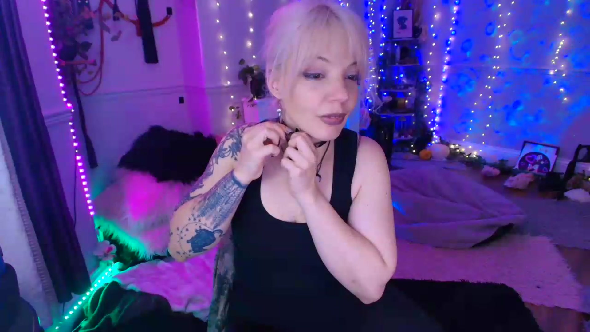 Gallery image thumbnail from LunaWolfie's myfreecams stream on, 06/18/2026, 20:31 image 13 of 20